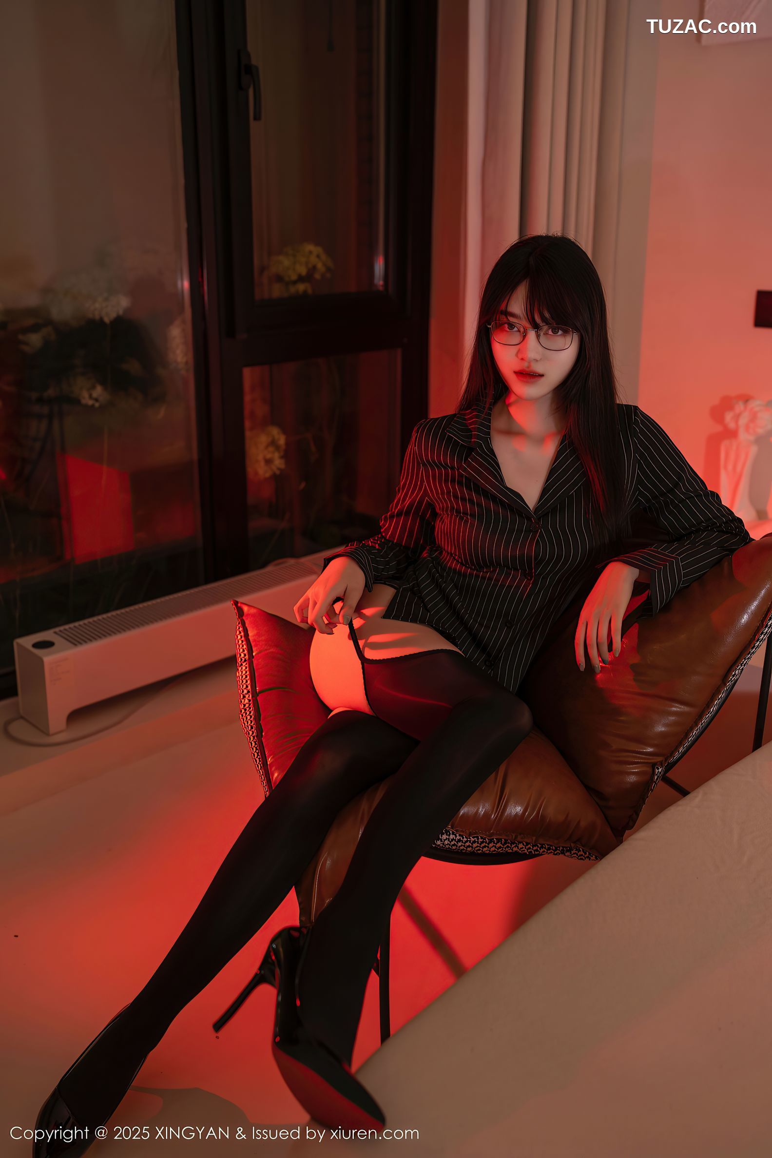 XingYan星颜社-376-白露lulu-黑色衬衫魅惑黑丝-2025.07.30