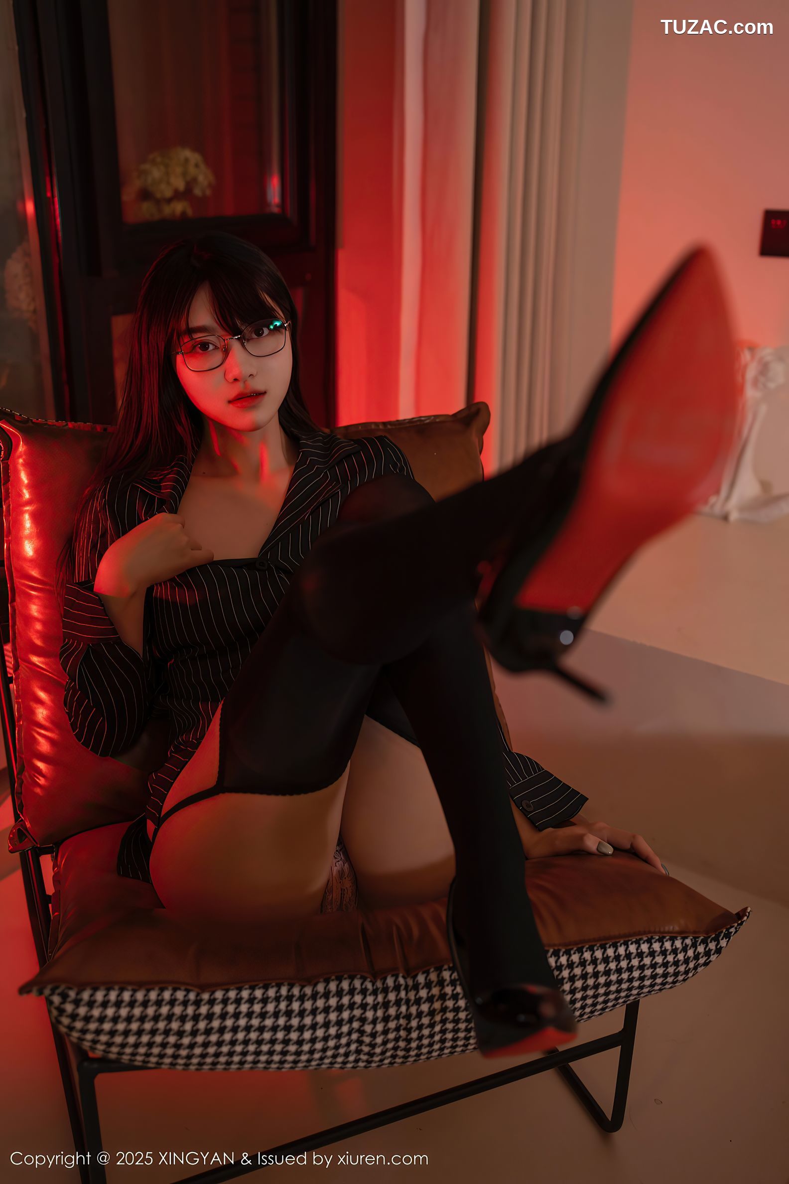 XingYan星颜社-376-白露lulu-黑色衬衫魅惑黑丝-2025.07.30