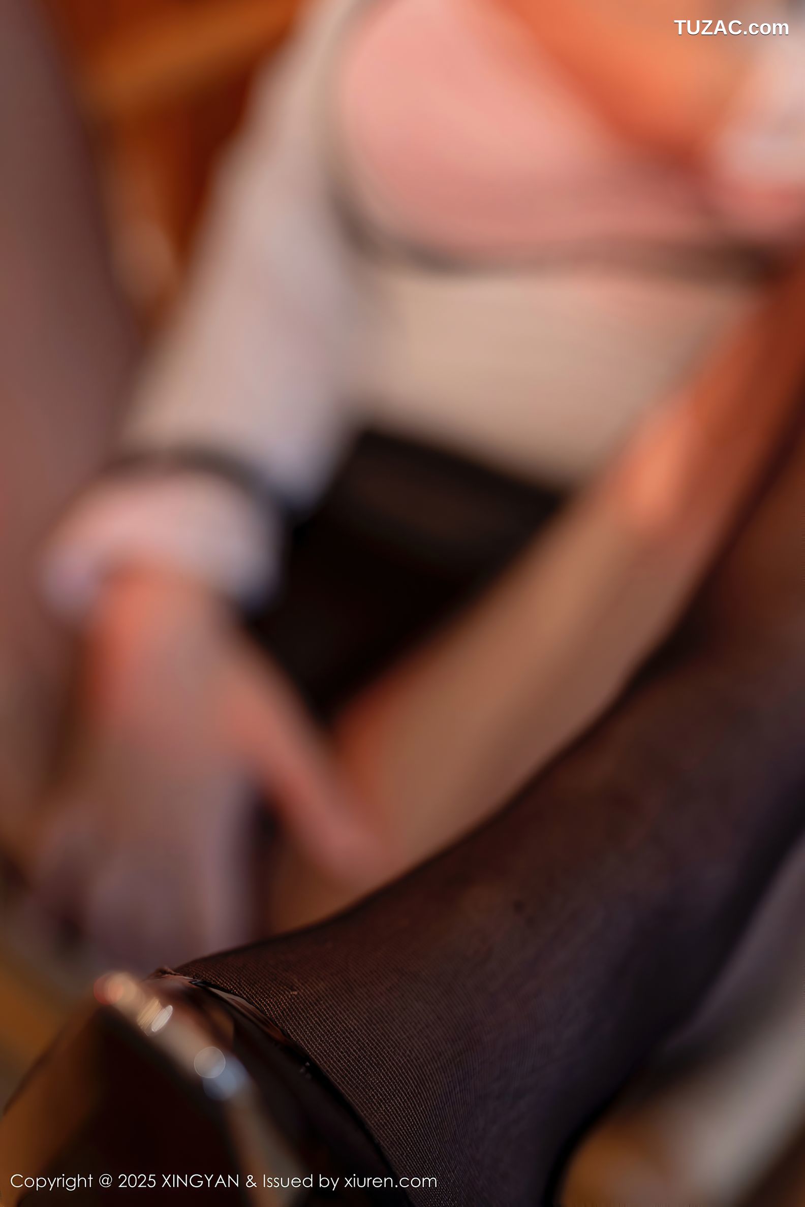 XingYan星颜社-379-阮福福-白衬衫黑色短裙黑丝图书馆场景-2025.08.06