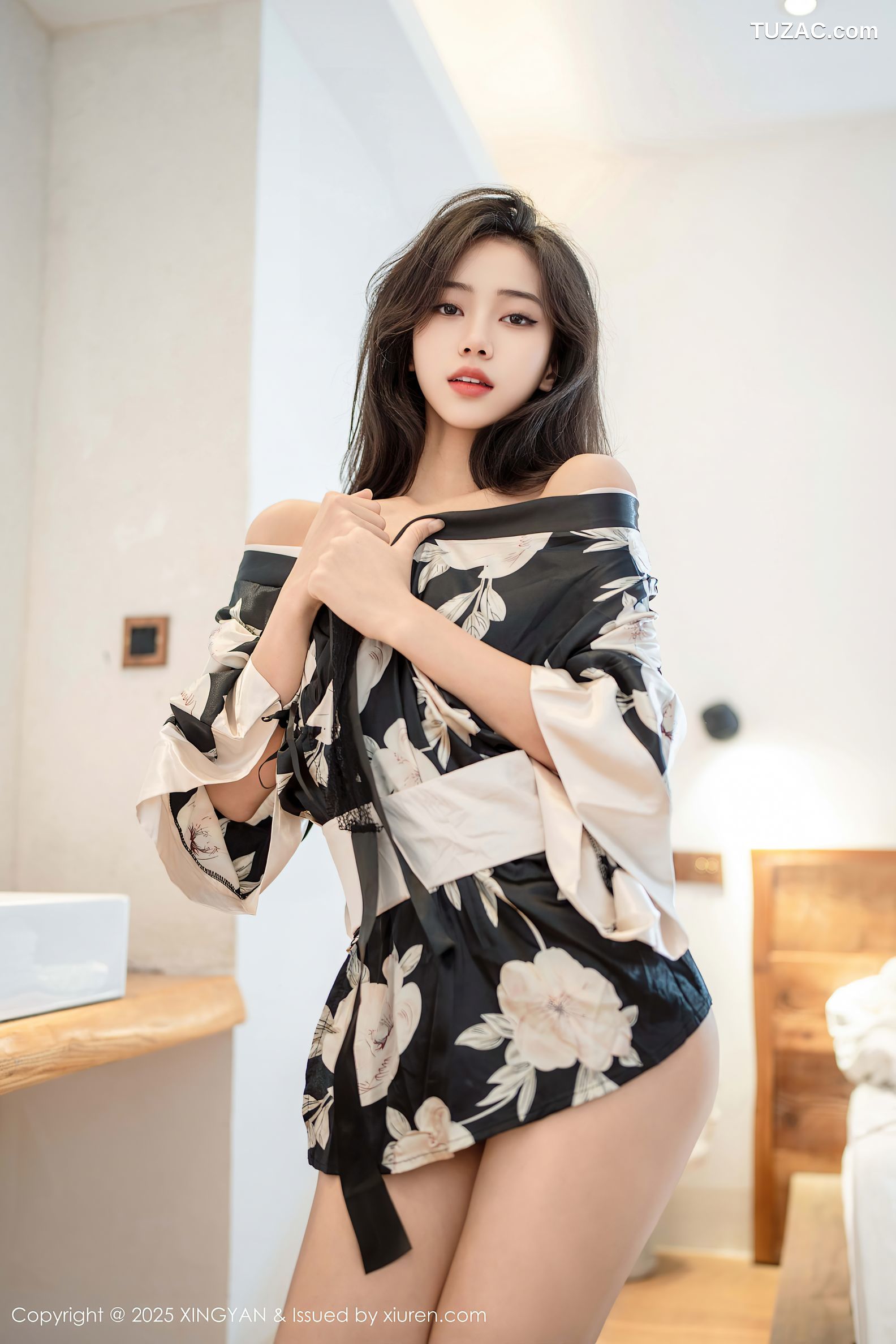 XingYan星颜社-383-时安安-黑白色睡袍爆乳-2025.08.14