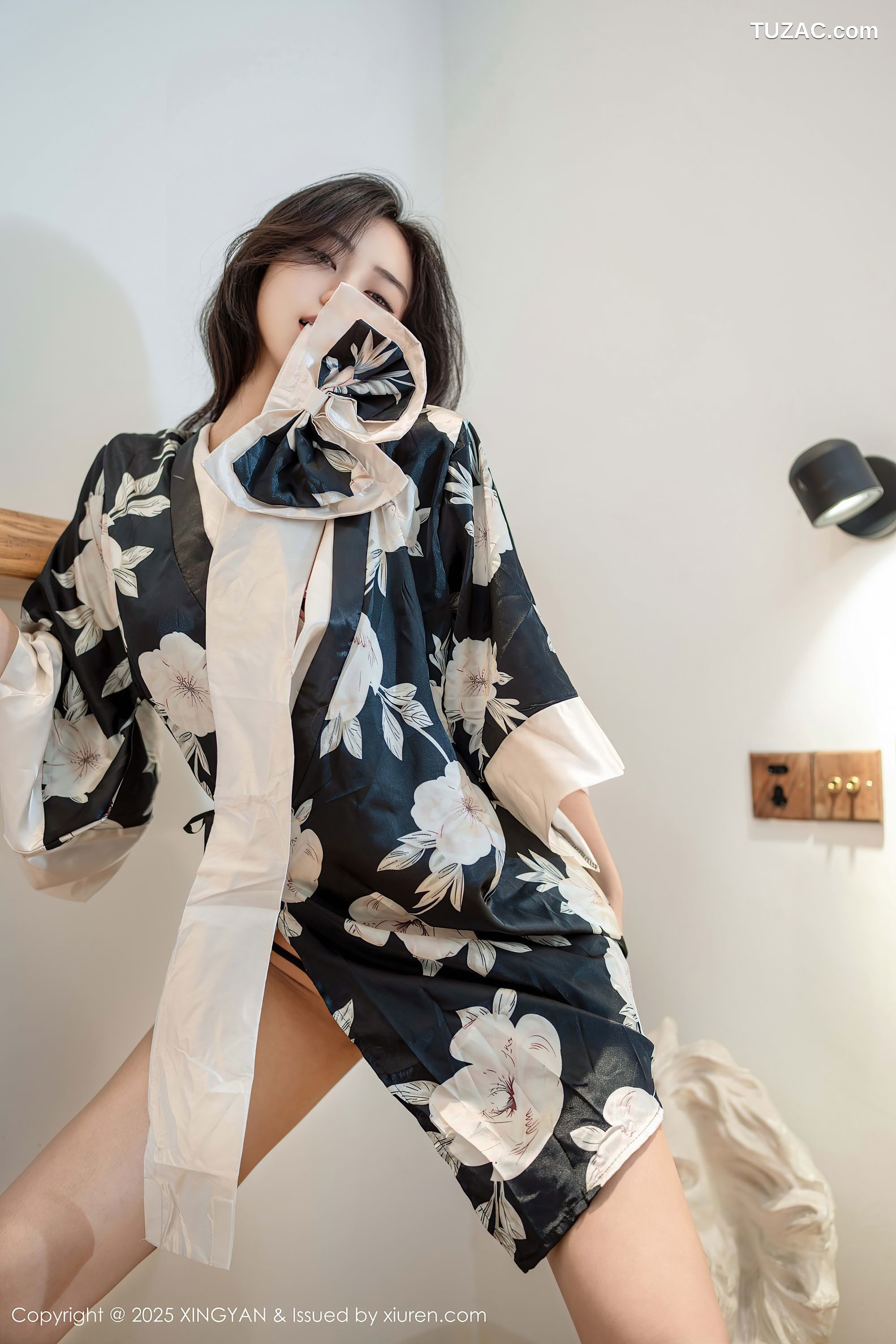 XingYan星颜社-383-时安安-黑白色睡袍爆乳-2025.08.14