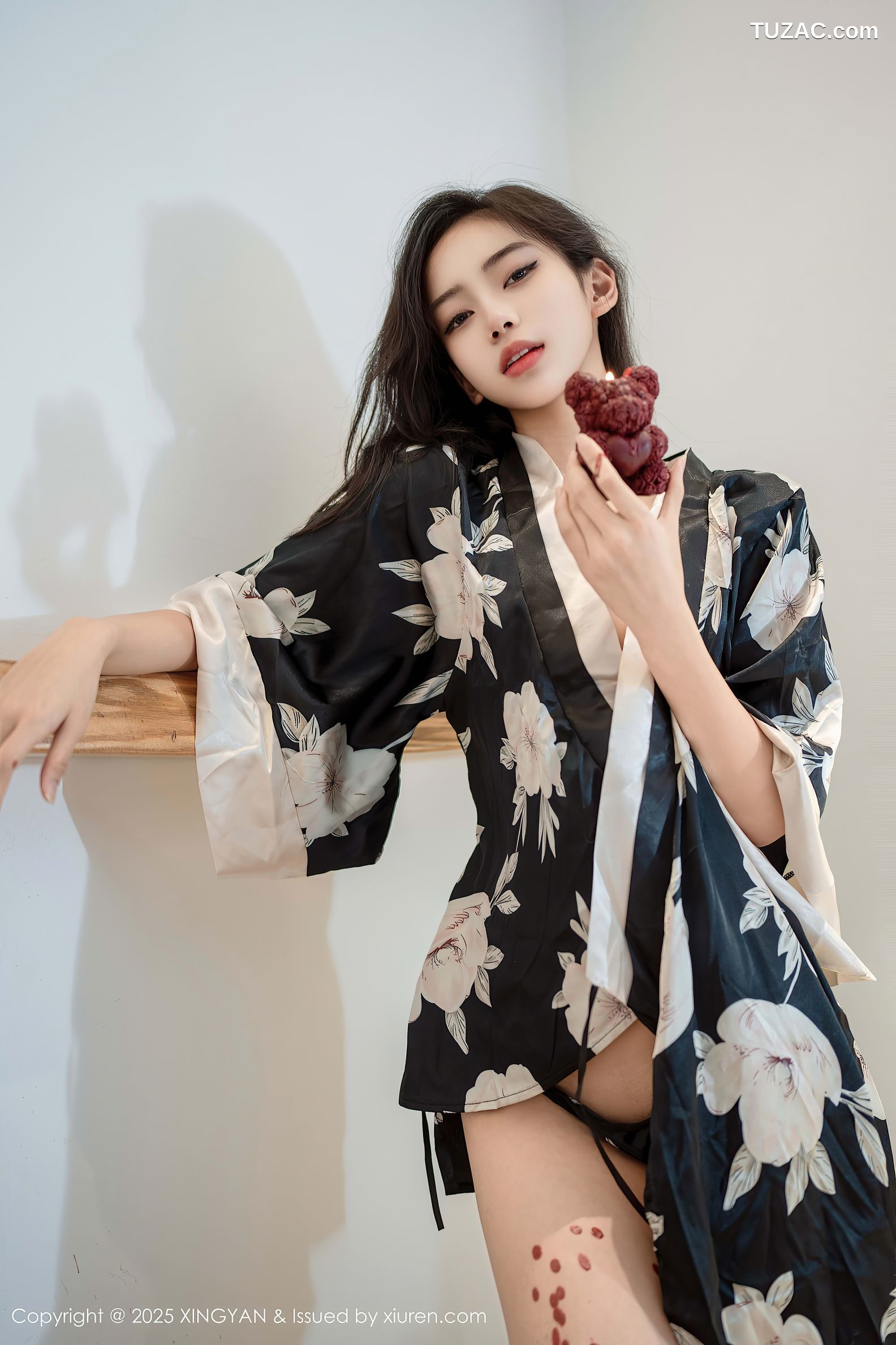 XingYan星颜社-383-时安安-黑白色睡袍爆乳-2025.08.14