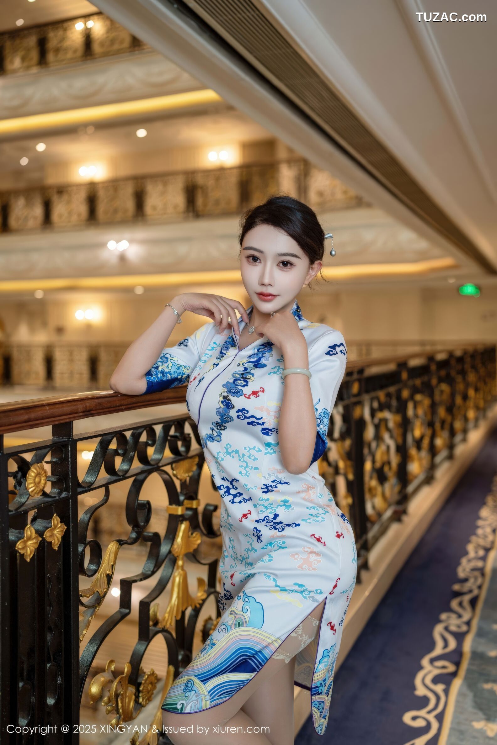 XingYan星颜社-435-李若汐-白色蓝印花旗袍魅惑肉丝-2025.11.27