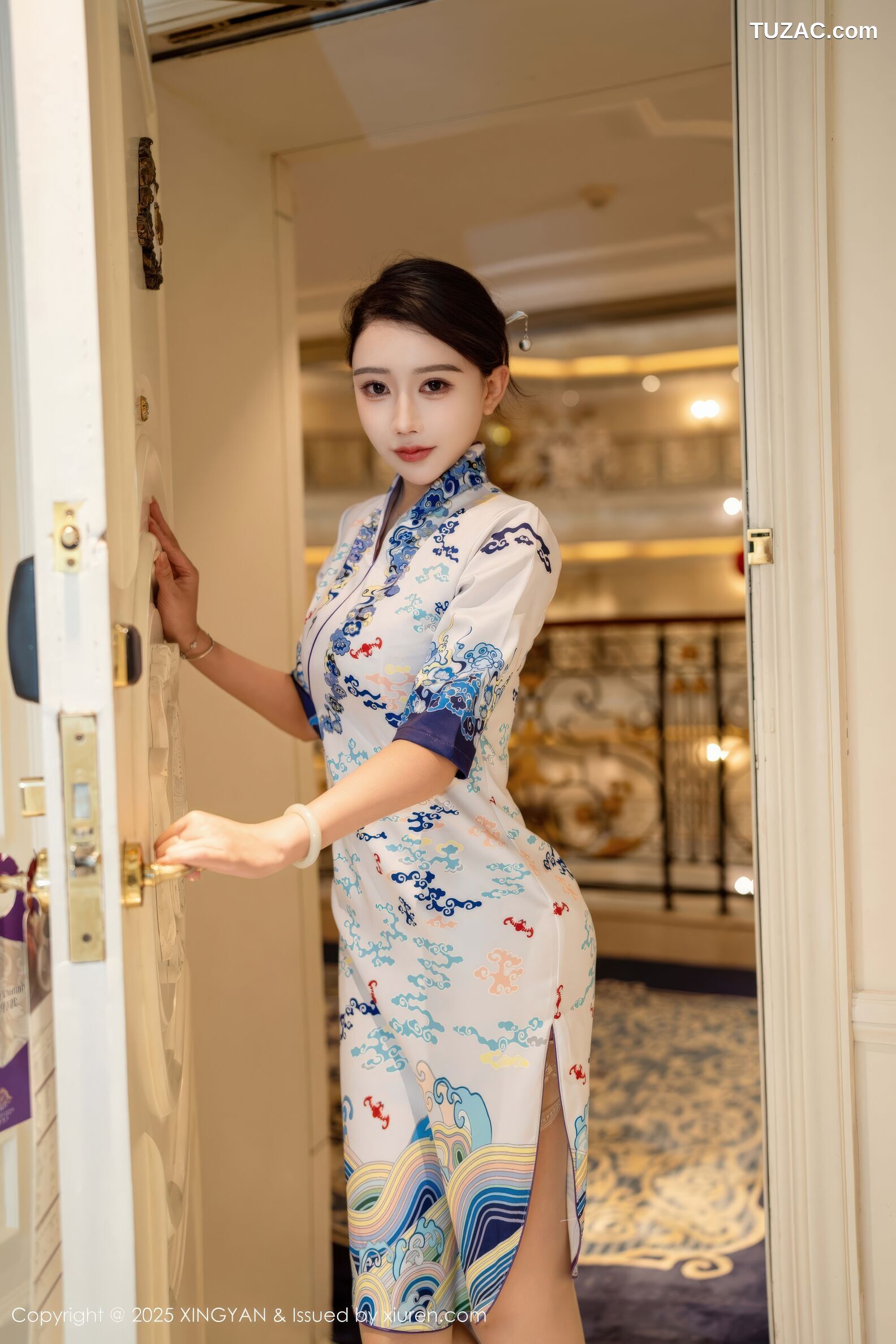 XingYan星颜社-435-李若汐-白色蓝印花旗袍魅惑肉丝-2025.11.27