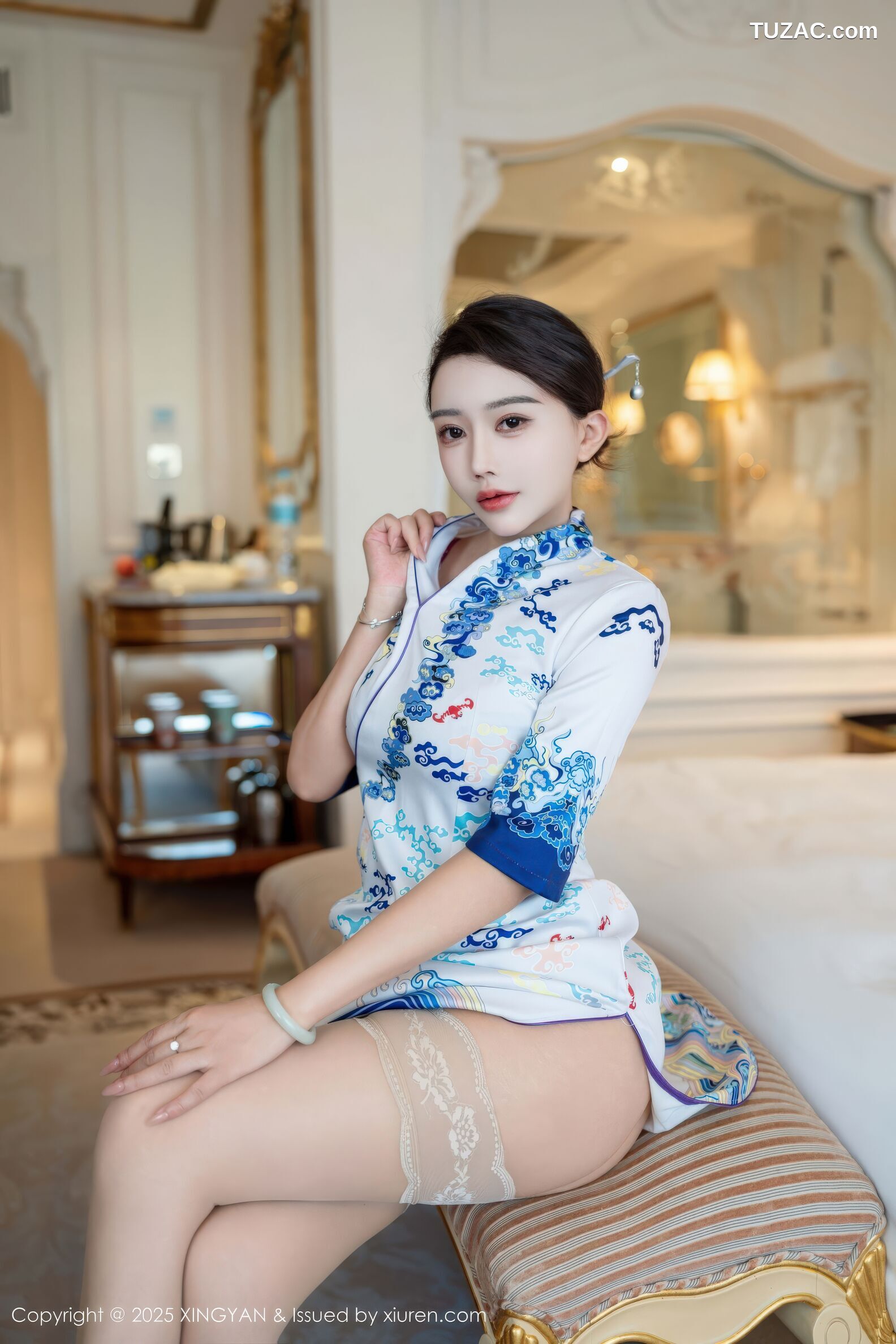 XingYan星颜社-435-李若汐-白色蓝印花旗袍魅惑肉丝-2025.11.27