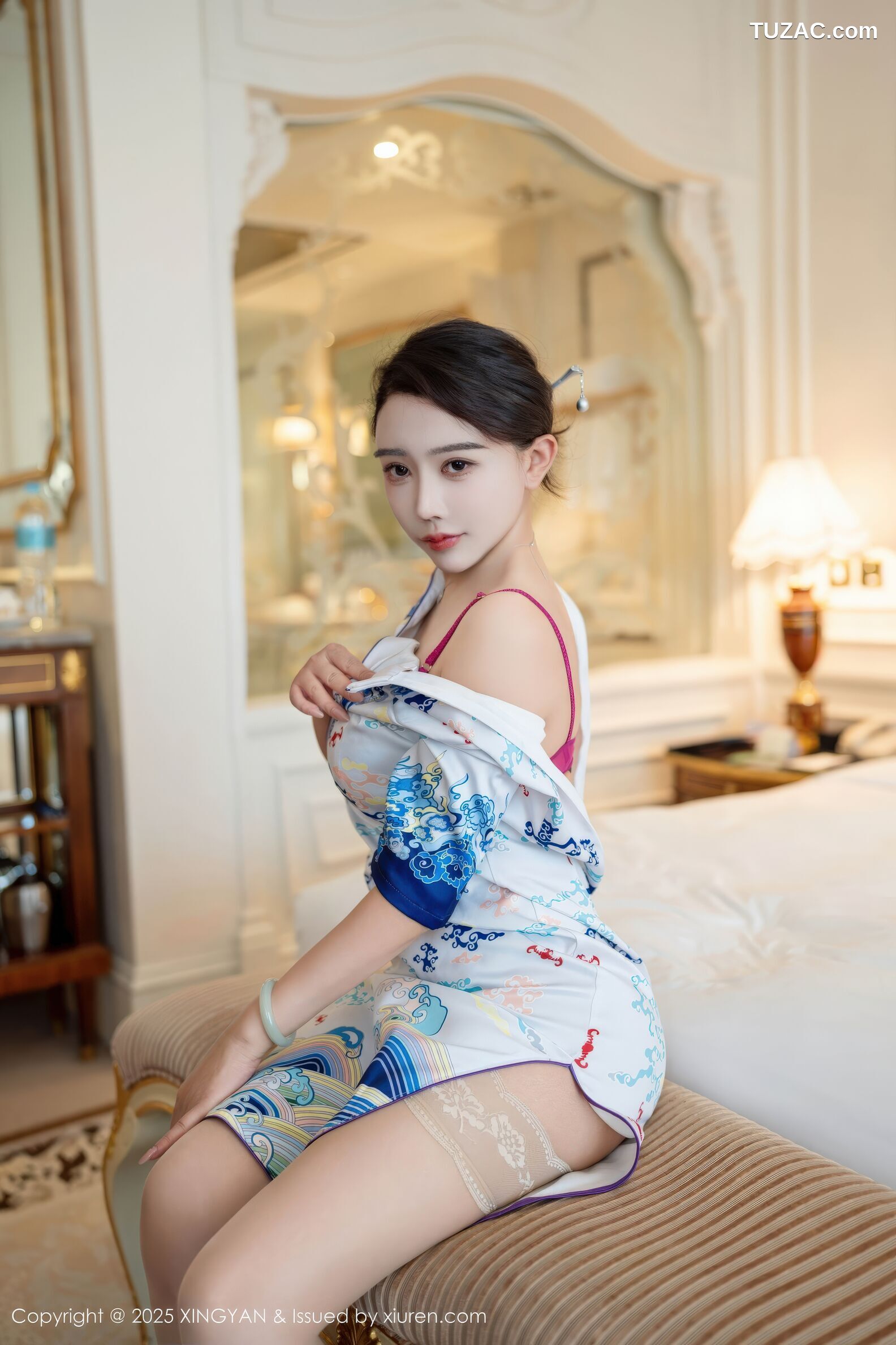 XingYan星颜社-435-李若汐-白色蓝印花旗袍魅惑肉丝-2025.11.27