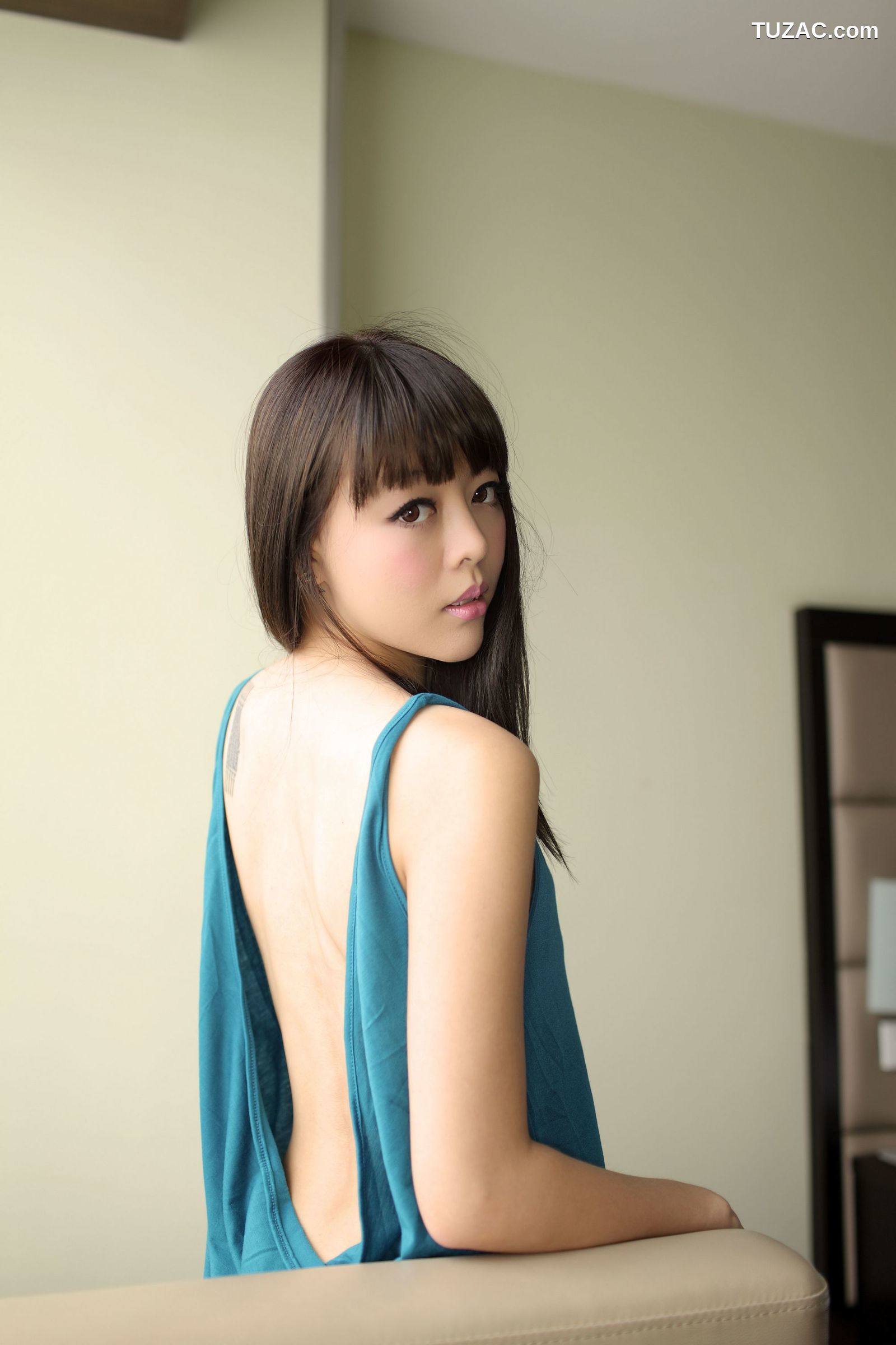 XiuRen秀人网-001-杜Viki-《酒店拍摄-三套装》-2013.09.05