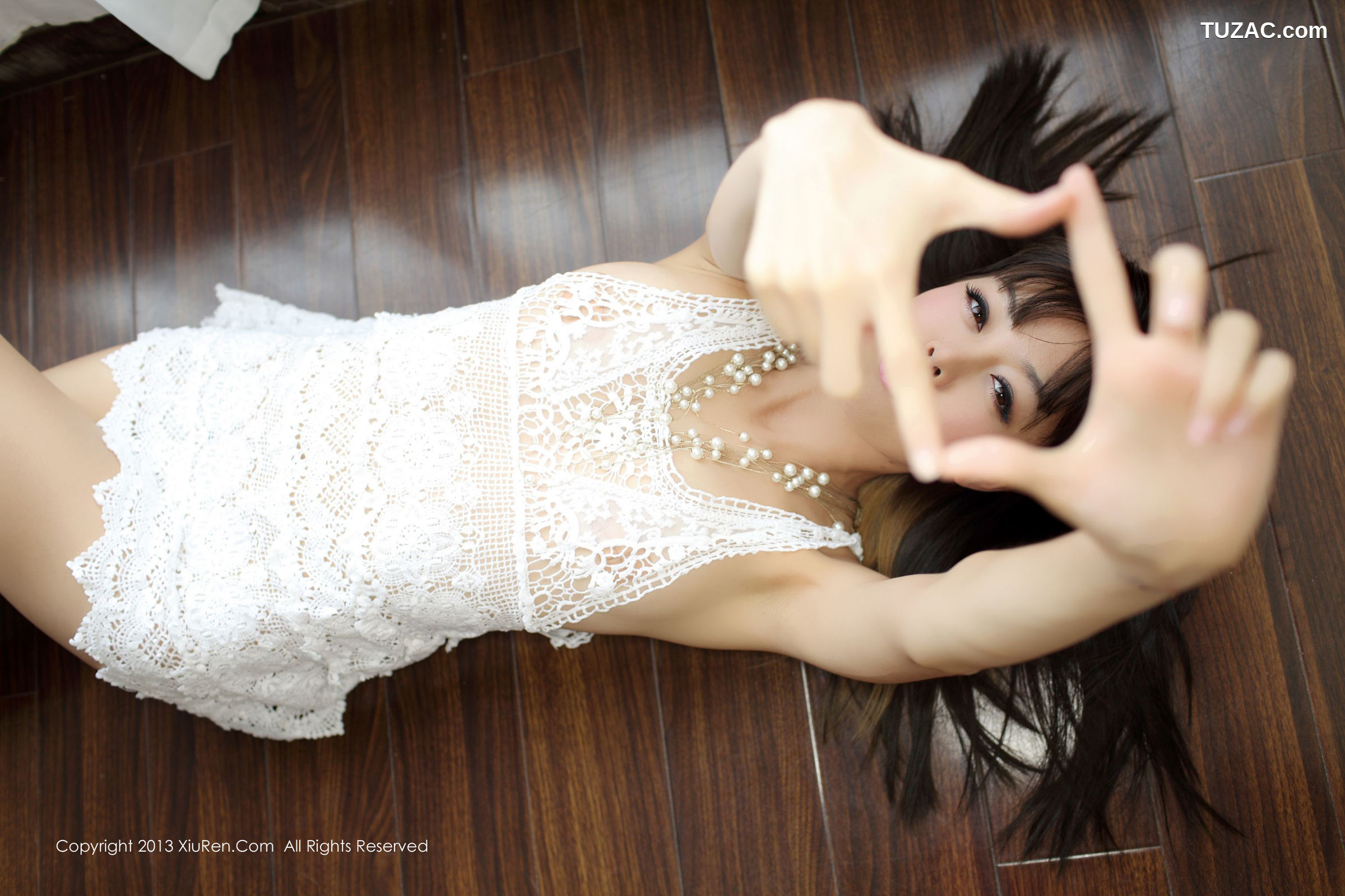 XiuRen秀人网-001-杜Viki-《酒店拍摄-三套装》-2013.09.05