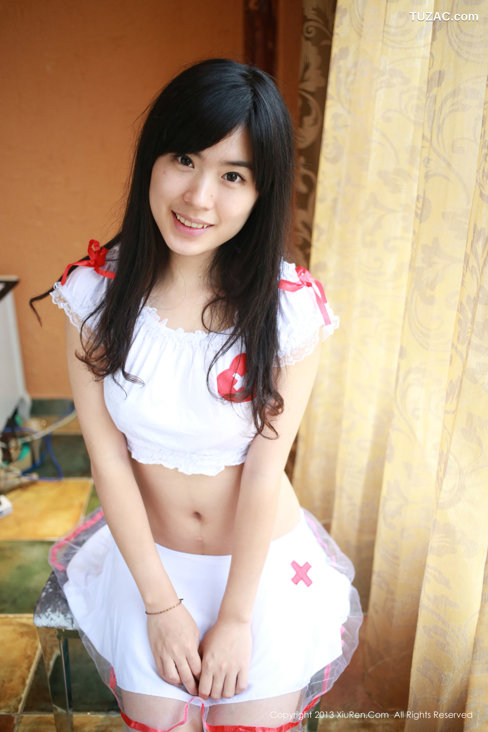 XiuRen秀人网-010-刘雪妮-《黑色蕾丝-吊袜-护士装-各色的小裤裤》-2013.09.11