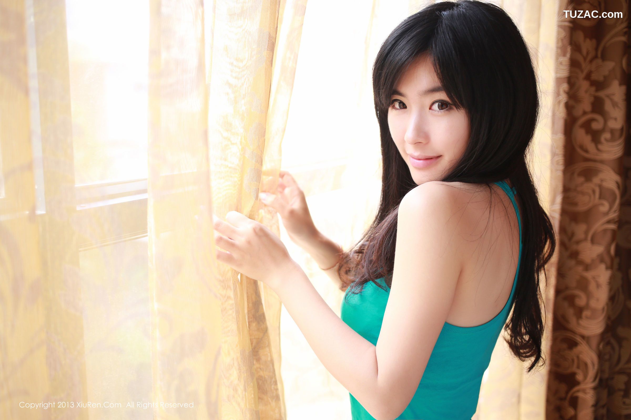 XiuRen秀人网-010-刘雪妮-《黑色蕾丝-吊袜-护士装-各色的小裤裤》-2013.09.11