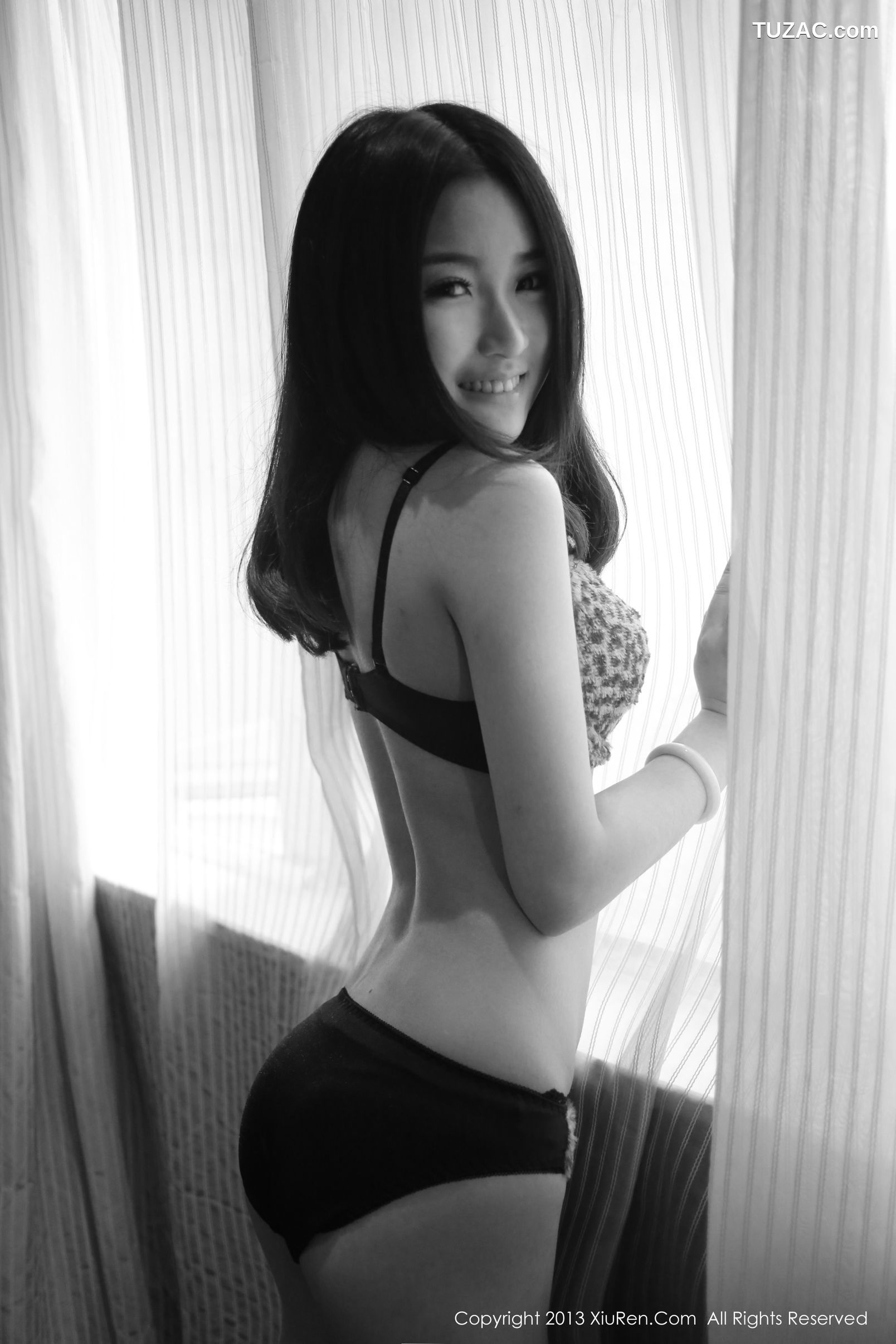 XiuRen秀人网-017-Moon嘉依-《外拍系列写真集》-2013.09.24