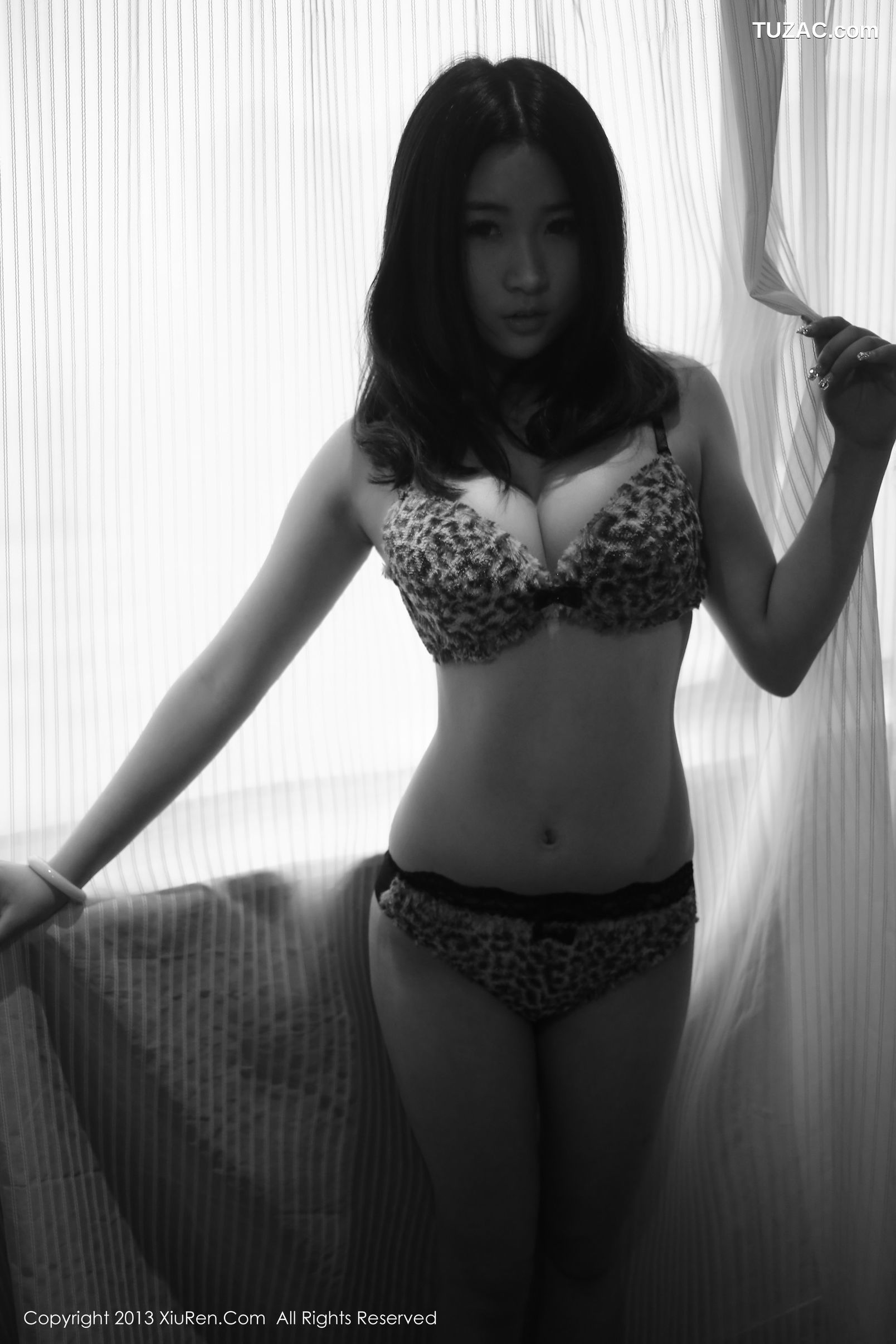 XiuRen秀人网-017-Moon嘉依-《外拍系列写真集》-2013.09.24