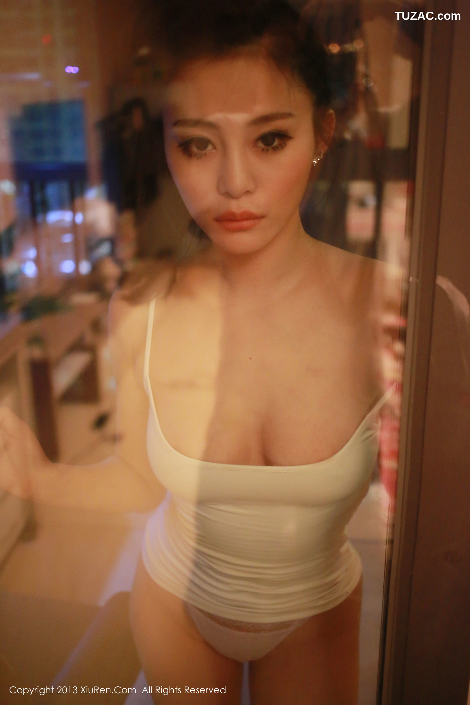 XiuRen秀人网-027-易欣Viya-《火辣狂野的妹子》-2013.10.09