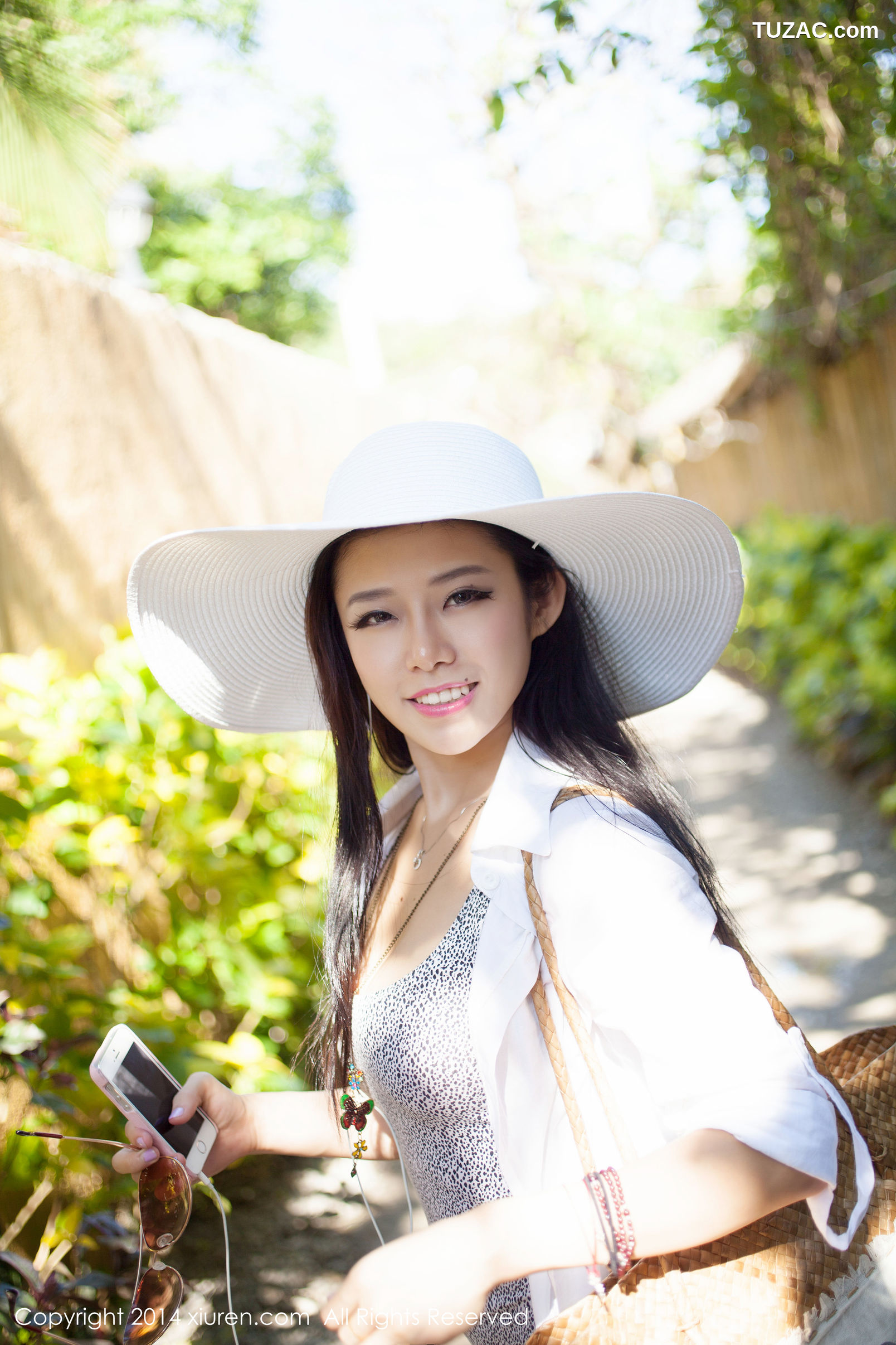 XiuRen秀人网-084-Luvian本能-《能叔长滩套图第三辑》-2014.01.14