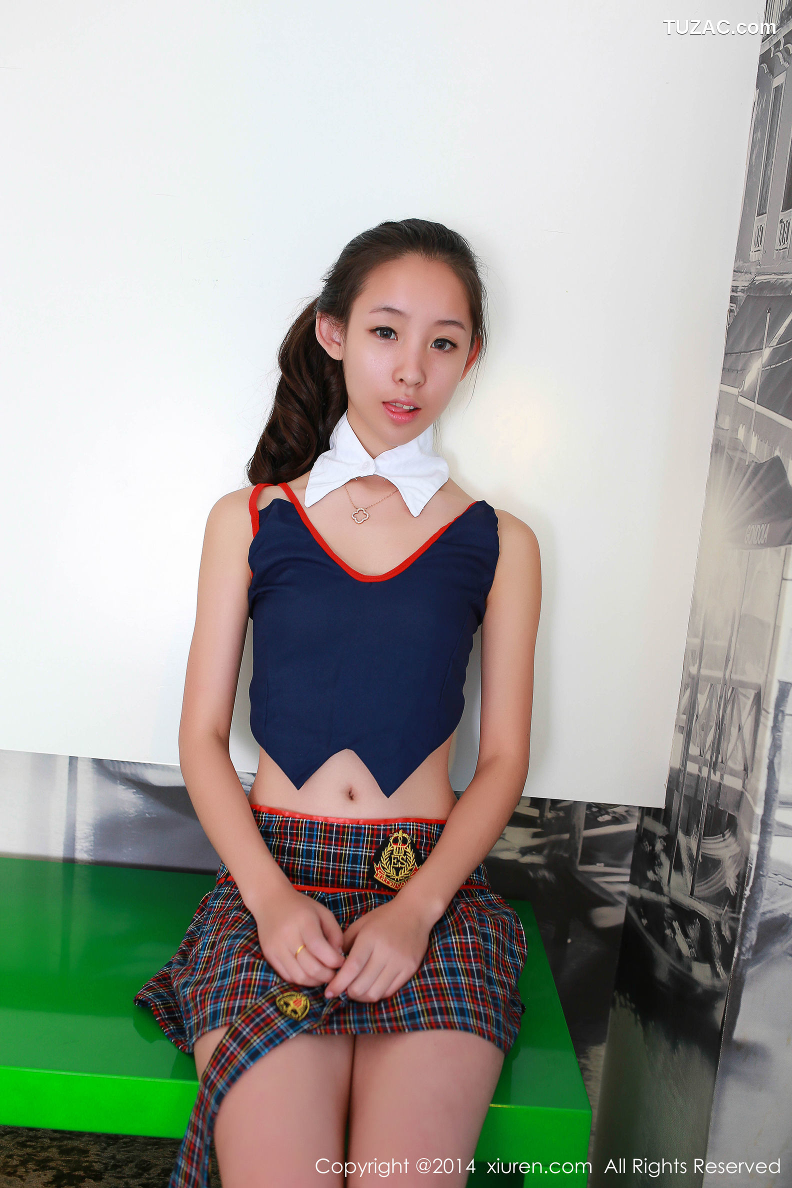 XiuRen秀人网-241-梓萱Crystal-《制服私房系列》-2014.11.17