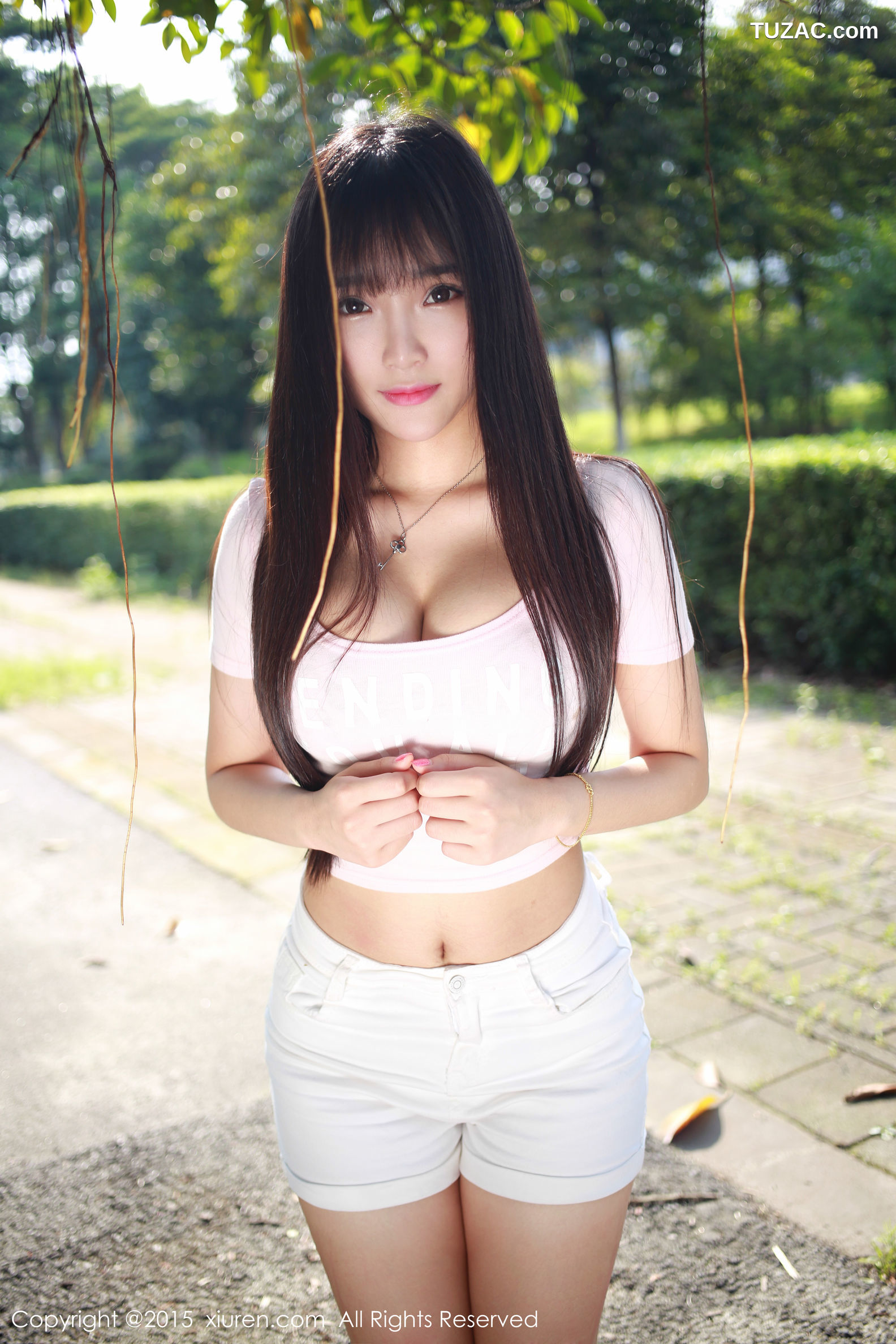 XiuRen秀人网-345-夏瑶Baby-《清新热裤妹子外拍》-2015.06.26