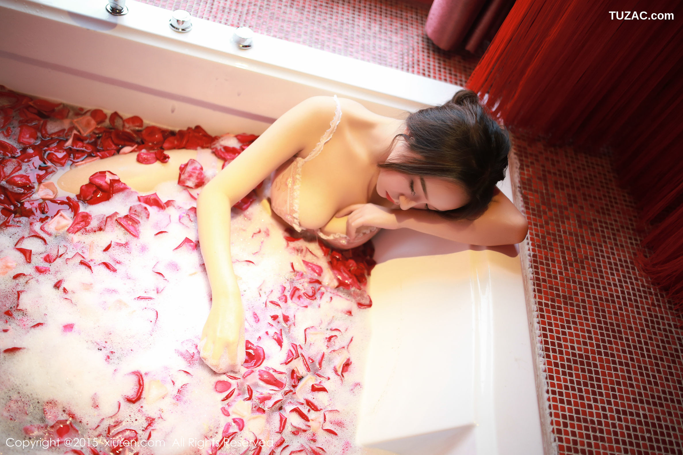 XiuRen秀人网-355-鱼猫盾-94年湖北模特-2015.07.17