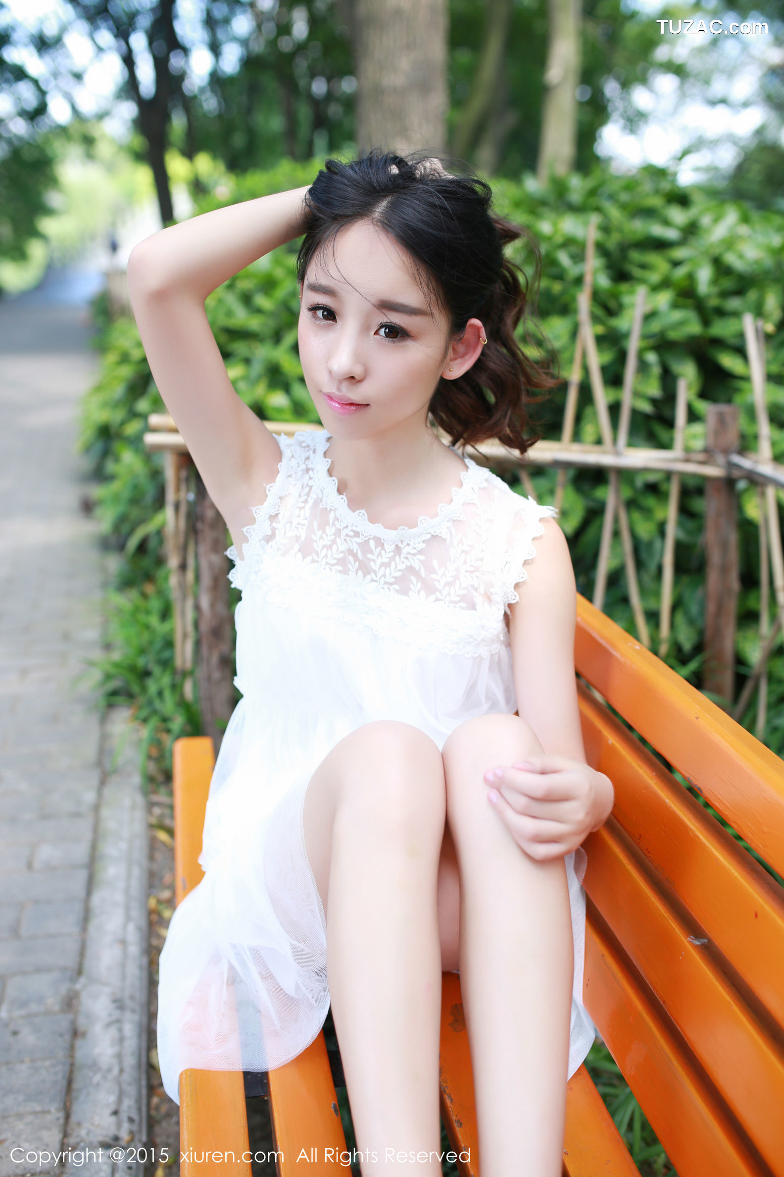 XiuRen秀人网-371-梓萱Crystal-《小清新外拍-野外露出》-2015.08.05