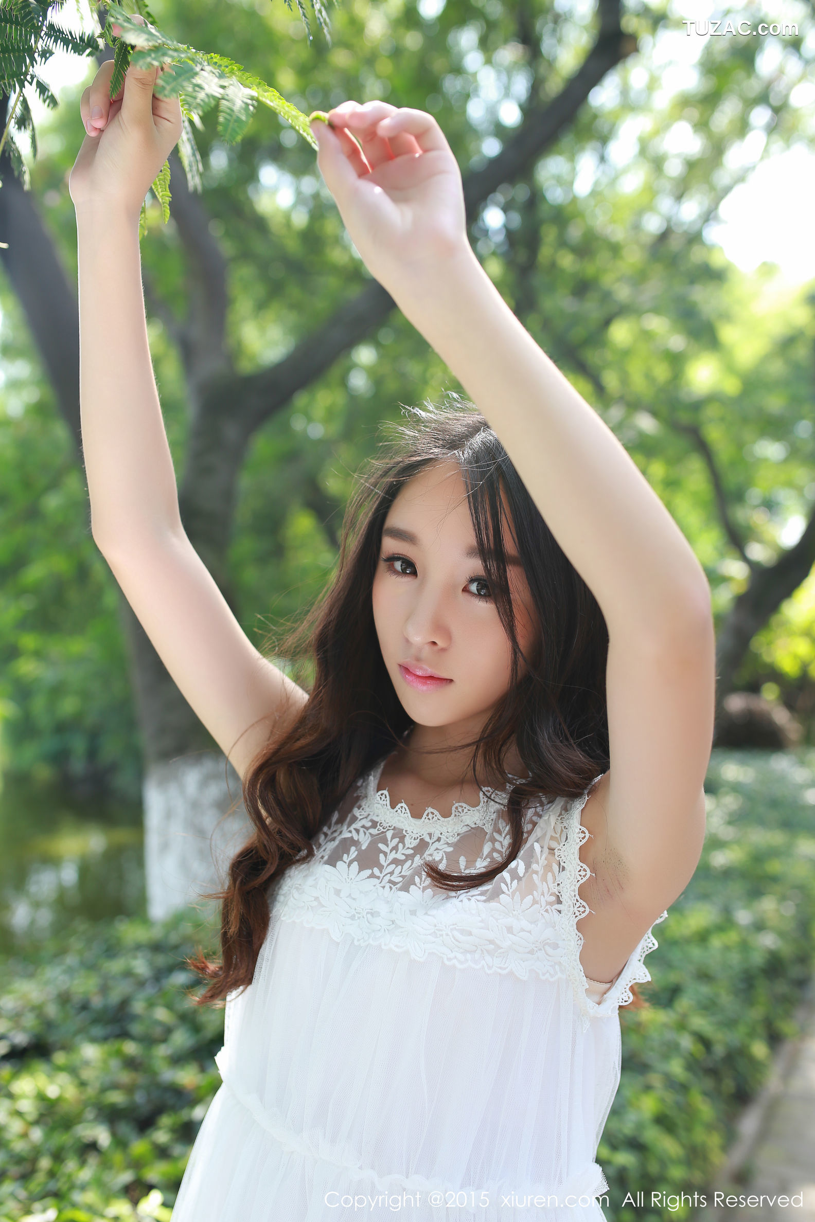 XiuRen秀人网-371-梓萱Crystal-《小清新外拍-野外露出》-2015.08.05