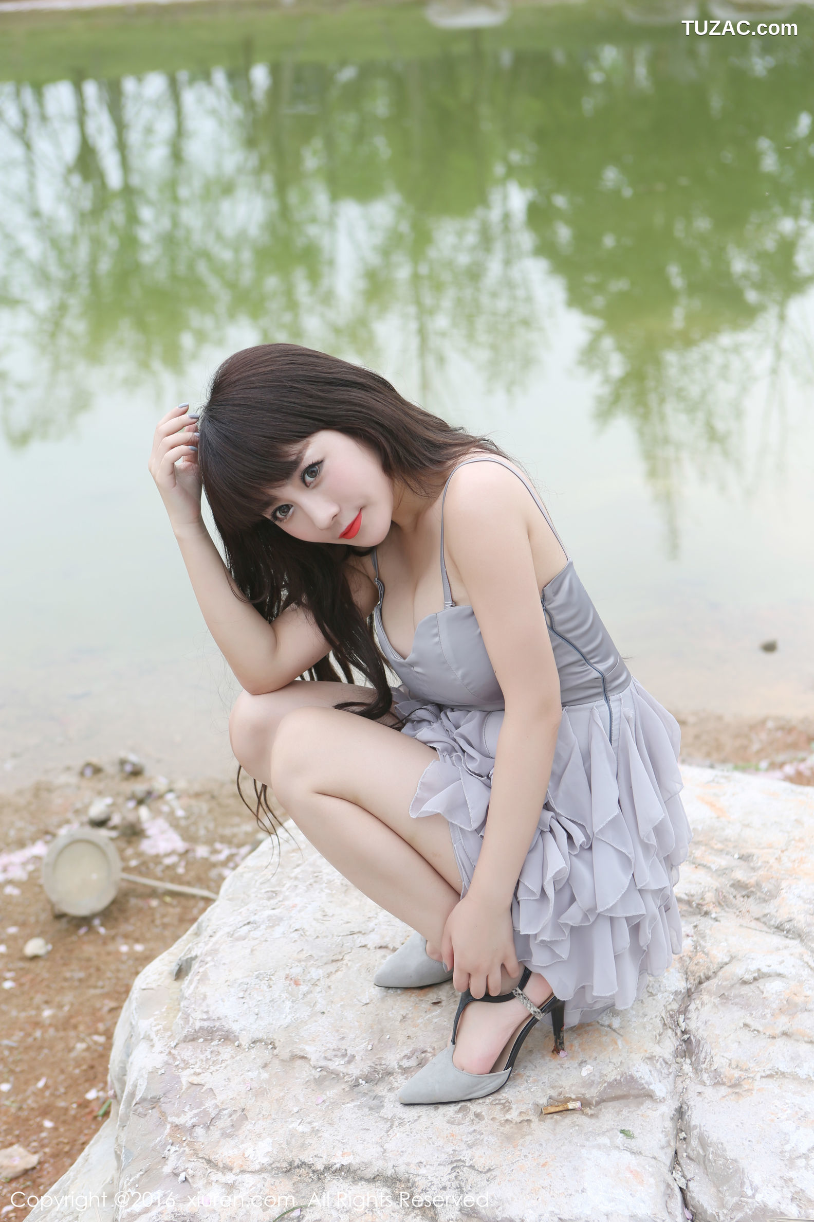 XiuRen秀人网-529-陈巧蓓Isabella-《外拍超短裙系列》-2016.05.23