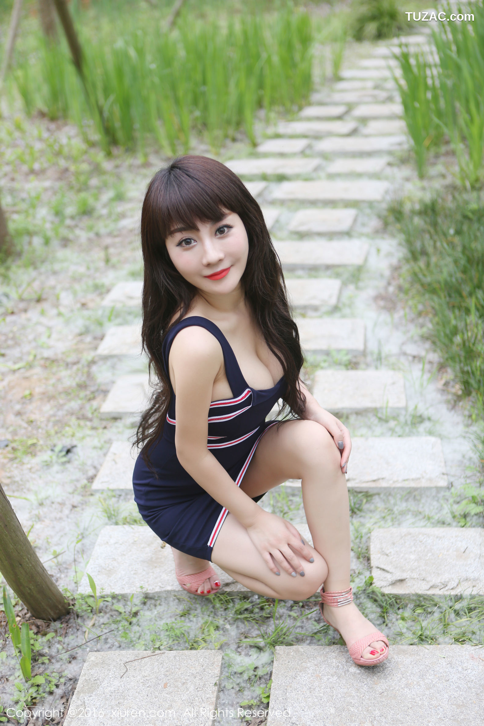 XiuRen秀人网-529-陈巧蓓Isabella-《外拍超短裙系列》-2016.05.23