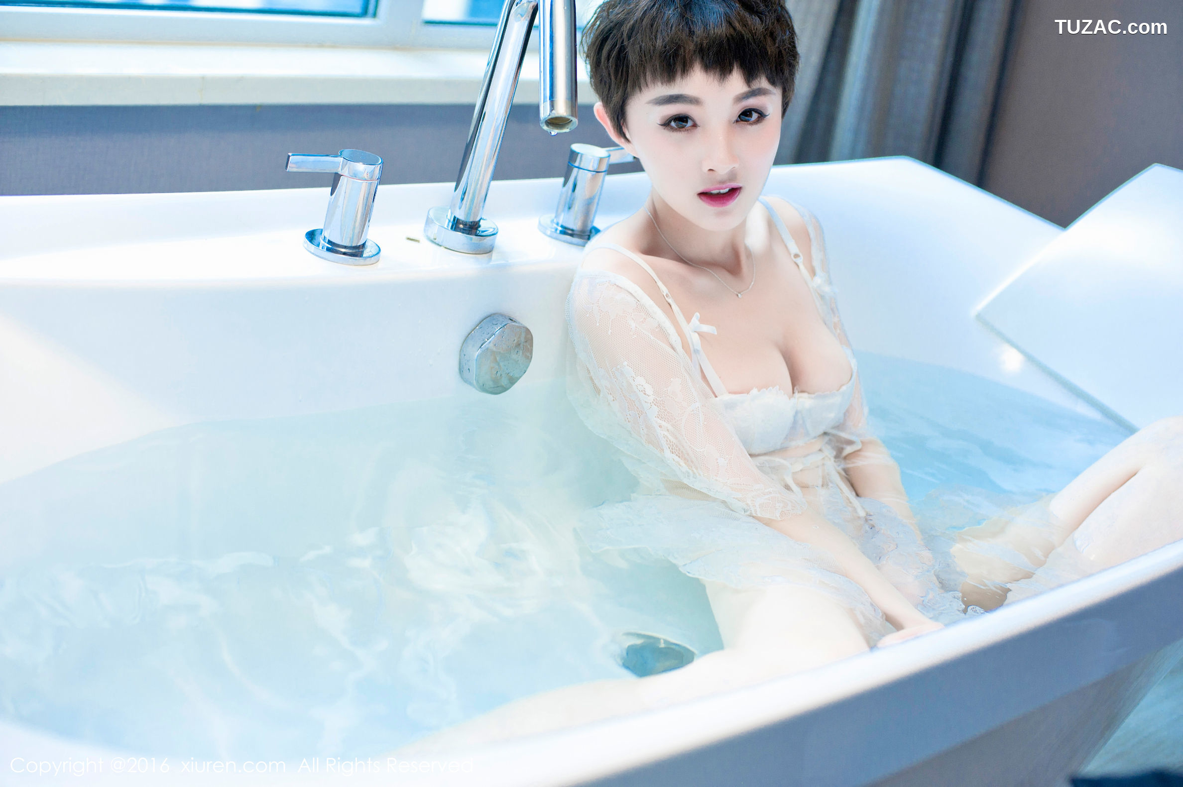 XiuRen秀人网-600-小杨幂-《制服衬衣-休闲内衬-浴缸湿身》-2016.09.20