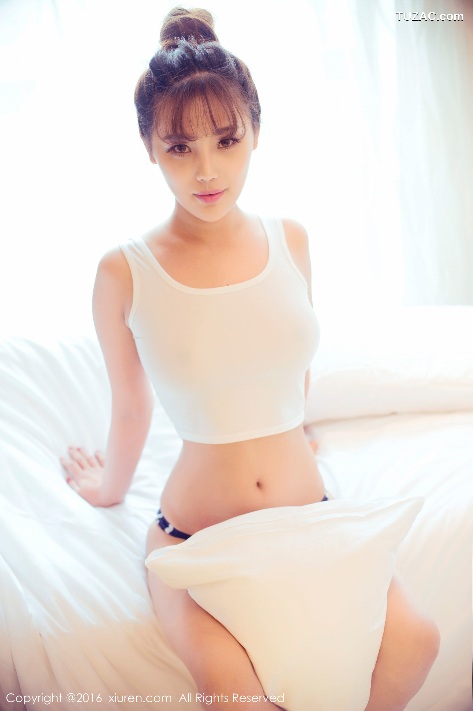 XiuRen秀人网-633-周予然-《高叉泳衣-爆乳内衣-高跟美腿-白色超短工字背心装》-2016.11.10