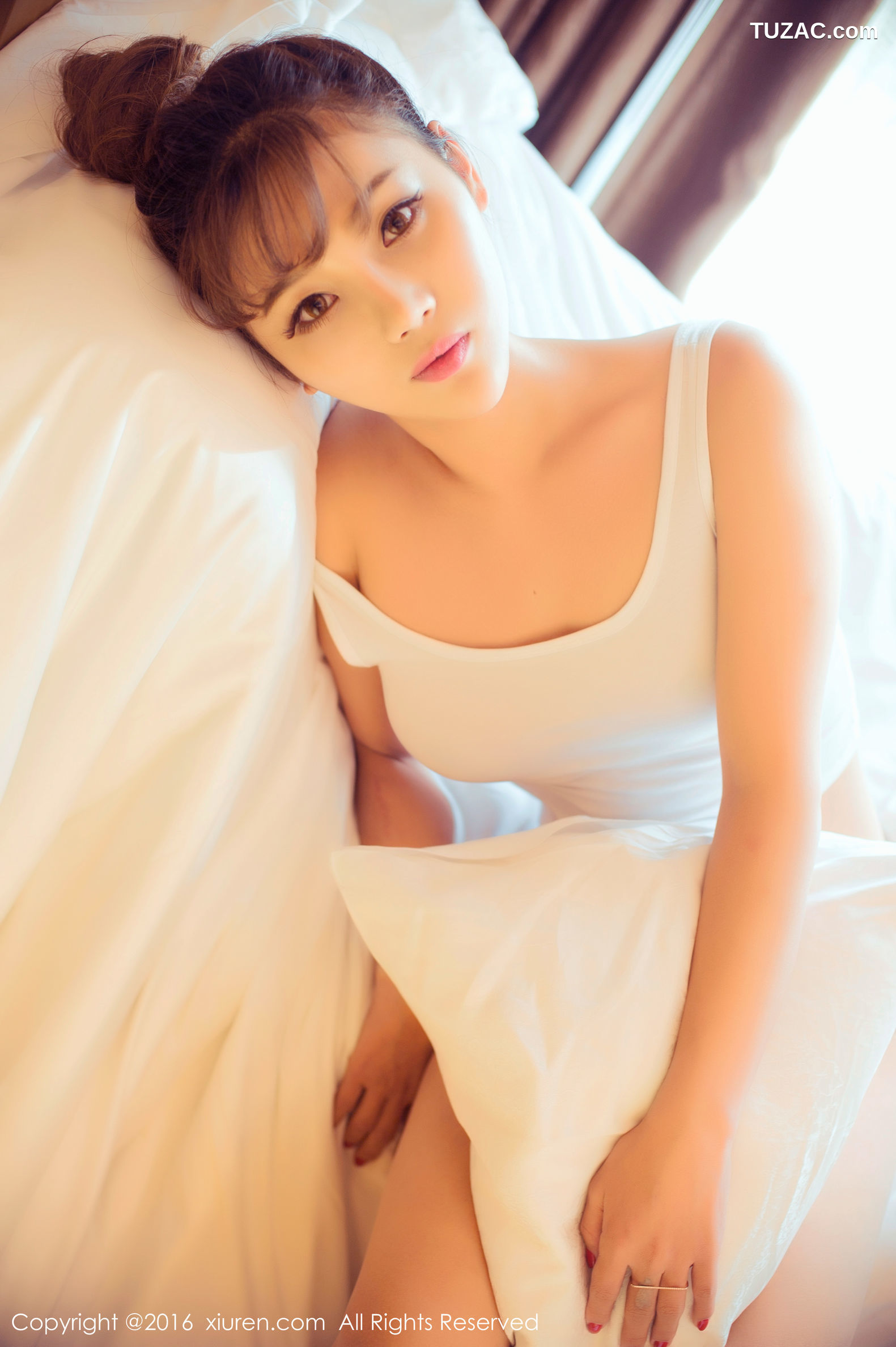 XiuRen秀人网-633-周予然-《高叉泳衣-爆乳内衣-高跟美腿-白色超短工字背心装》-2016.11.10