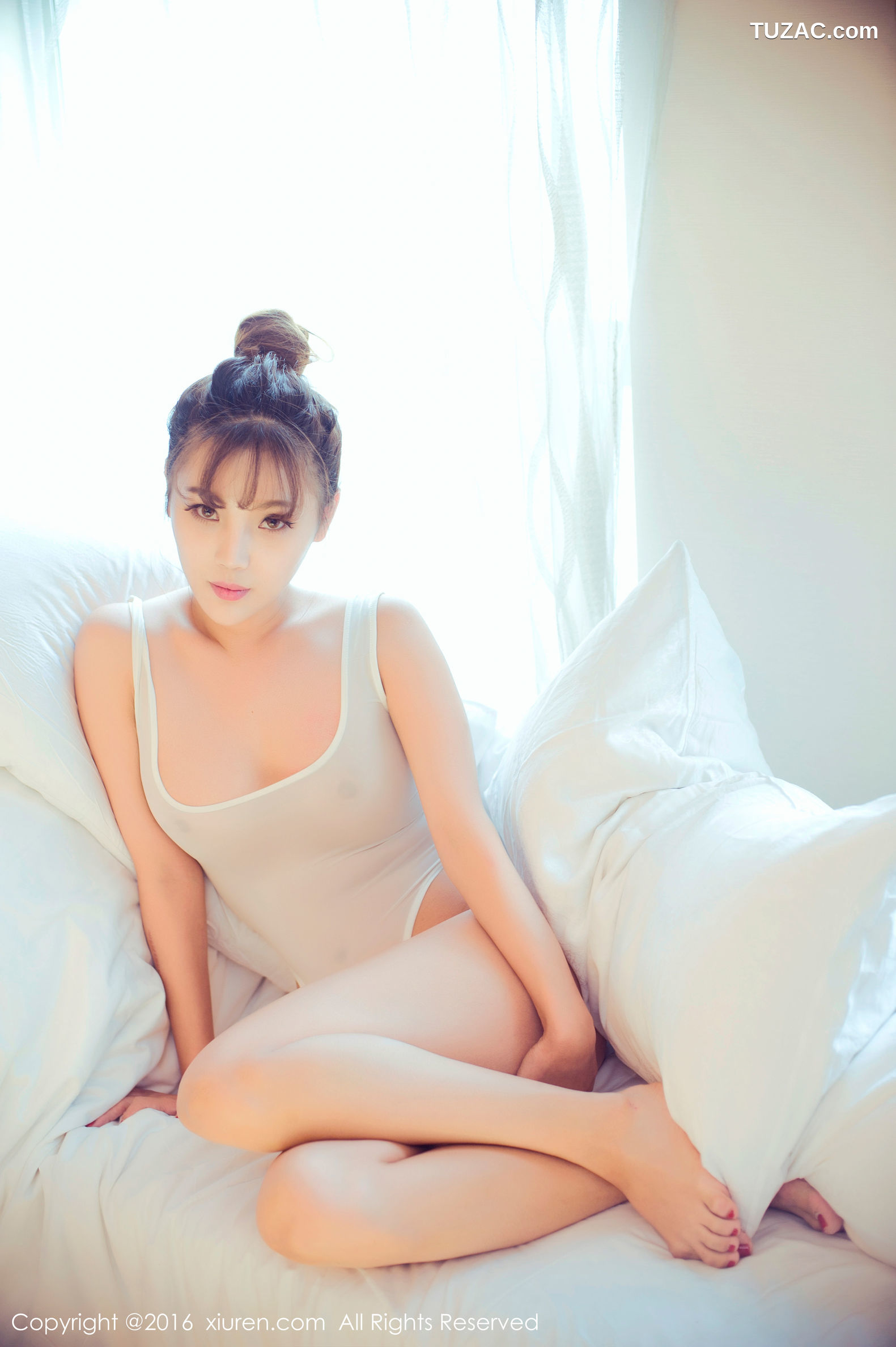 XiuRen秀人网-633-周予然-《高叉泳衣-爆乳内衣-高跟美腿-白色超短工字背心装》-2016.11.10