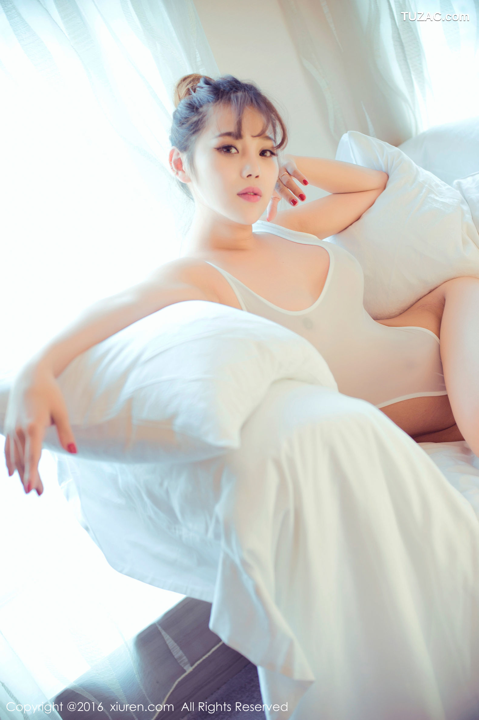 XiuRen秀人网-633-周予然-《高叉泳衣-爆乳内衣-高跟美腿-白色超短工字背心装》-2016.11.10