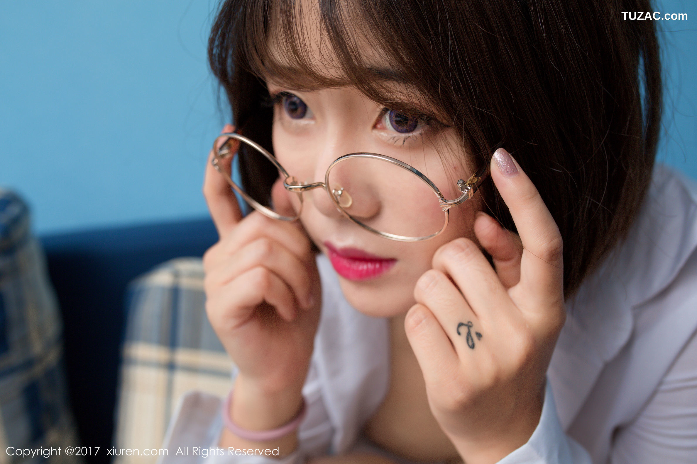 XiuRen秀人网-678-兜豆靓-《小秘装-性感主妇装》-2017.01.11