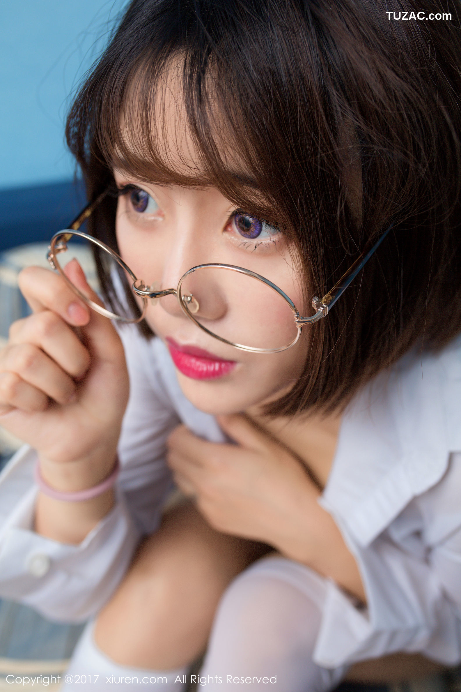 XiuRen秀人网-678-兜豆靓-《小秘装-性感主妇装》-2017.01.11