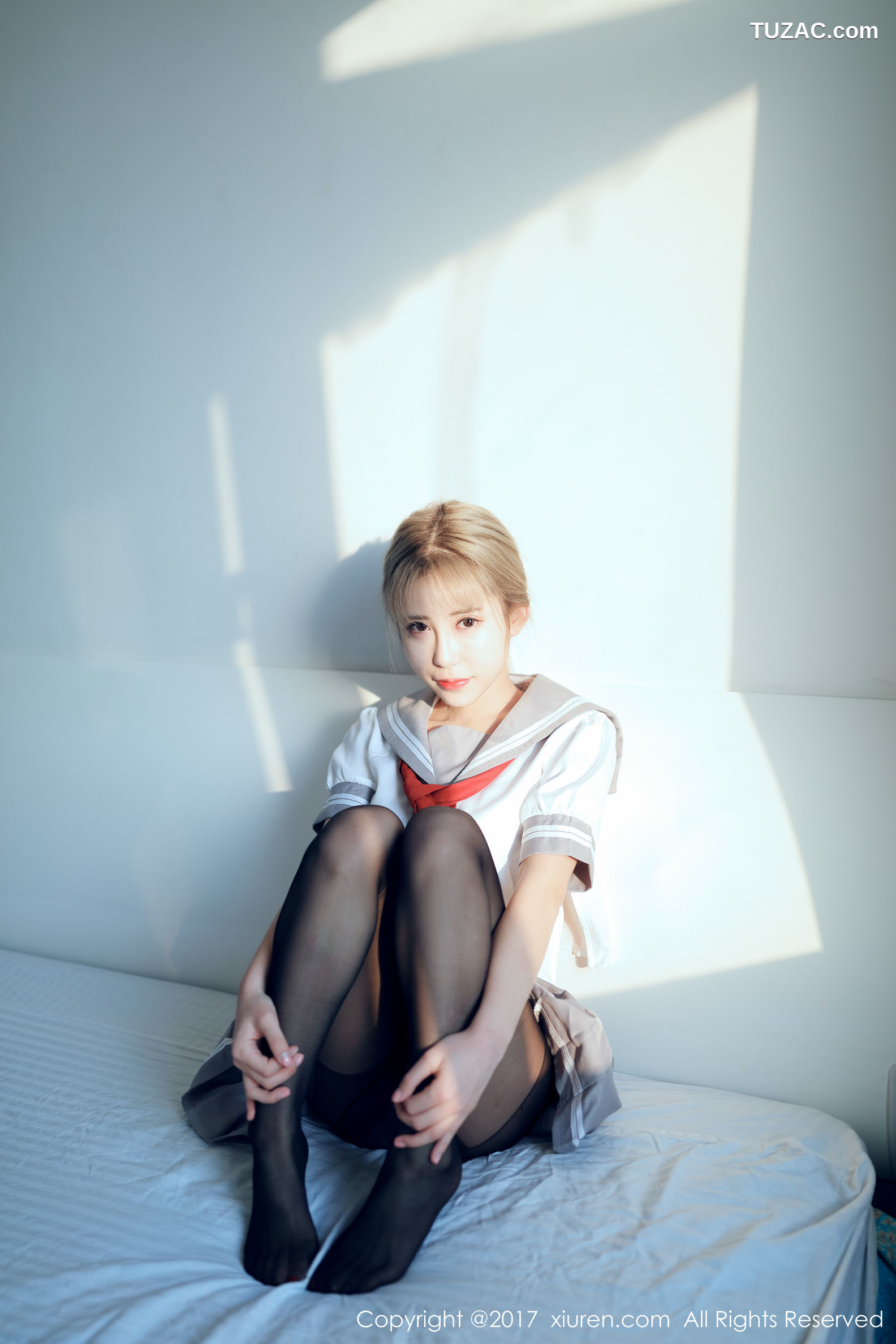 XiuRen秀人网-731-萝莉悠悠酱-《极致诱惑的开背毛衣》-2017.03.31