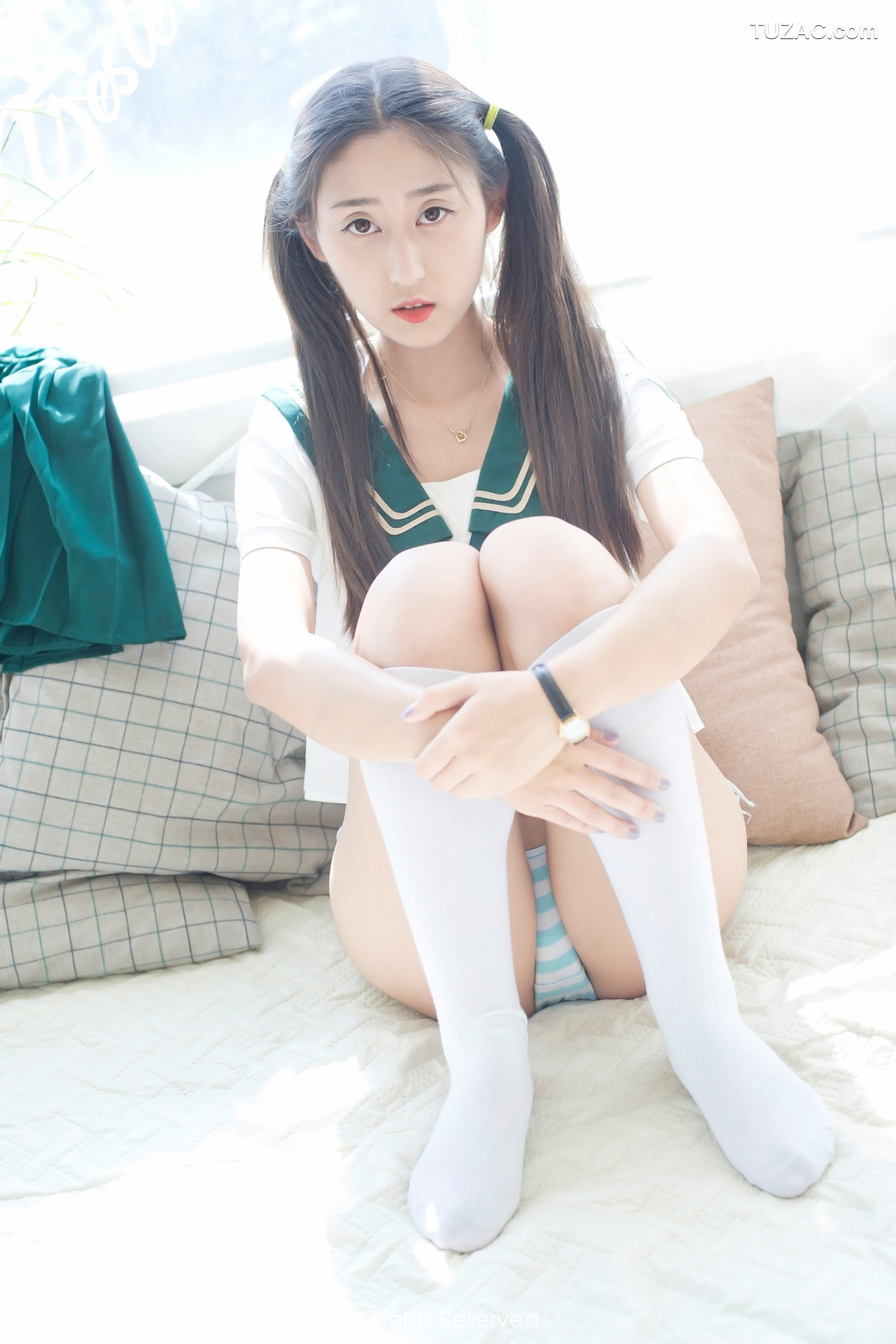 XiuRen秀人网-802-雨涵Iris-《学生制服-花瓣内衣》-2017.08.16