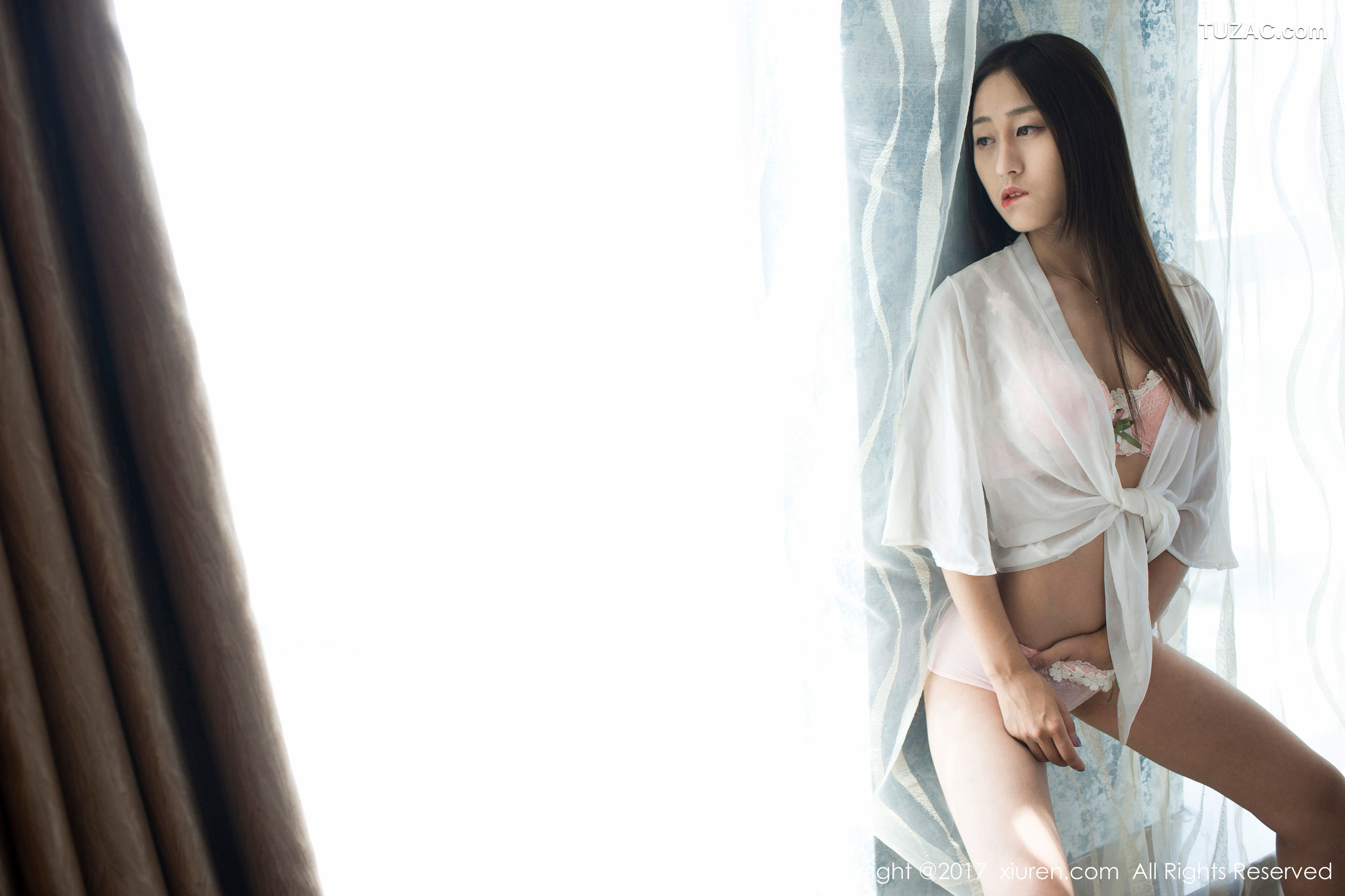 XiuRen秀人网-802-雨涵Iris-《学生制服-花瓣内衣》-2017.08.16