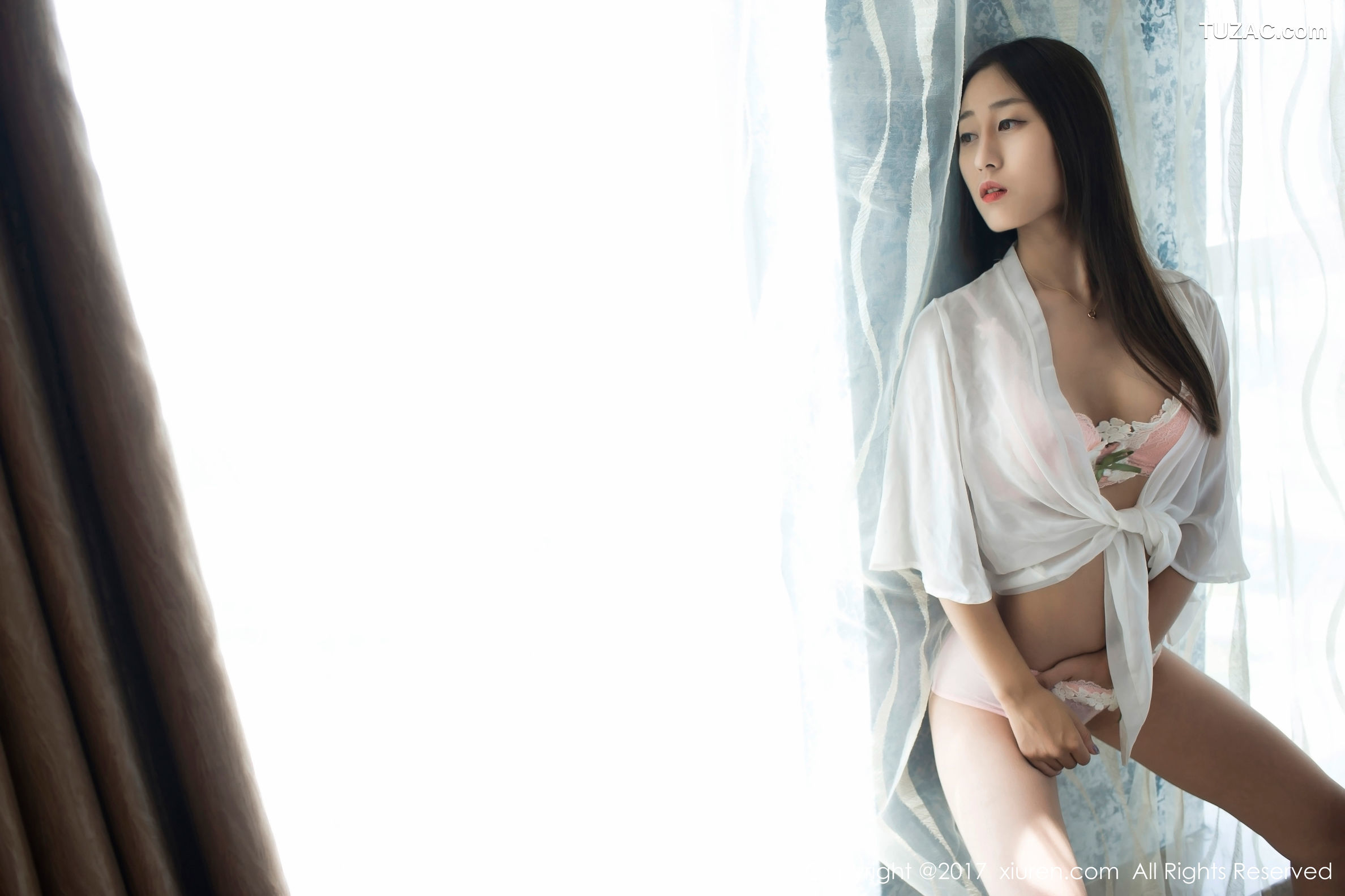 XiuRen秀人网-802-雨涵Iris-《学生制服-花瓣内衣》-2017.08.16