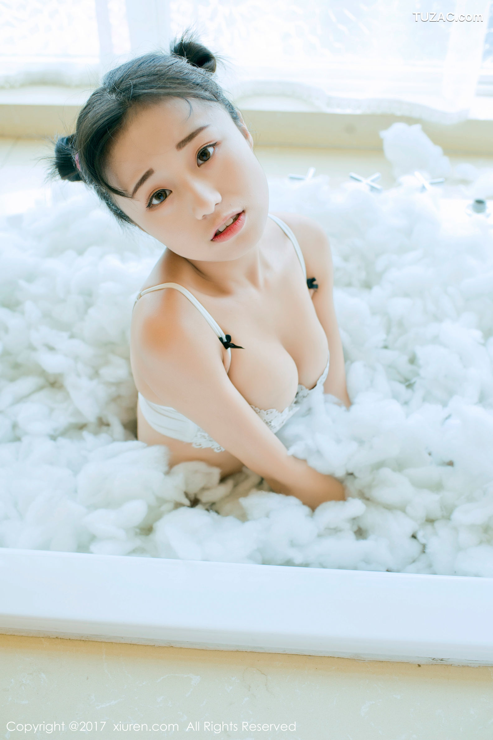 XiuRen秀人网-805-仓井优香-《白色蕾丝吊带系列-连体日系高中体操服》-2017.08.24