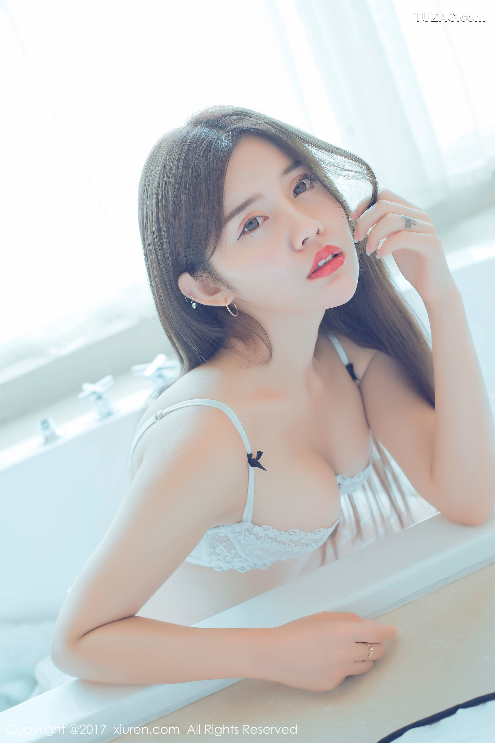 XiuRen秀人网-813-兔子Nina-《青春的诱惑和妩媚》-2017.09.11