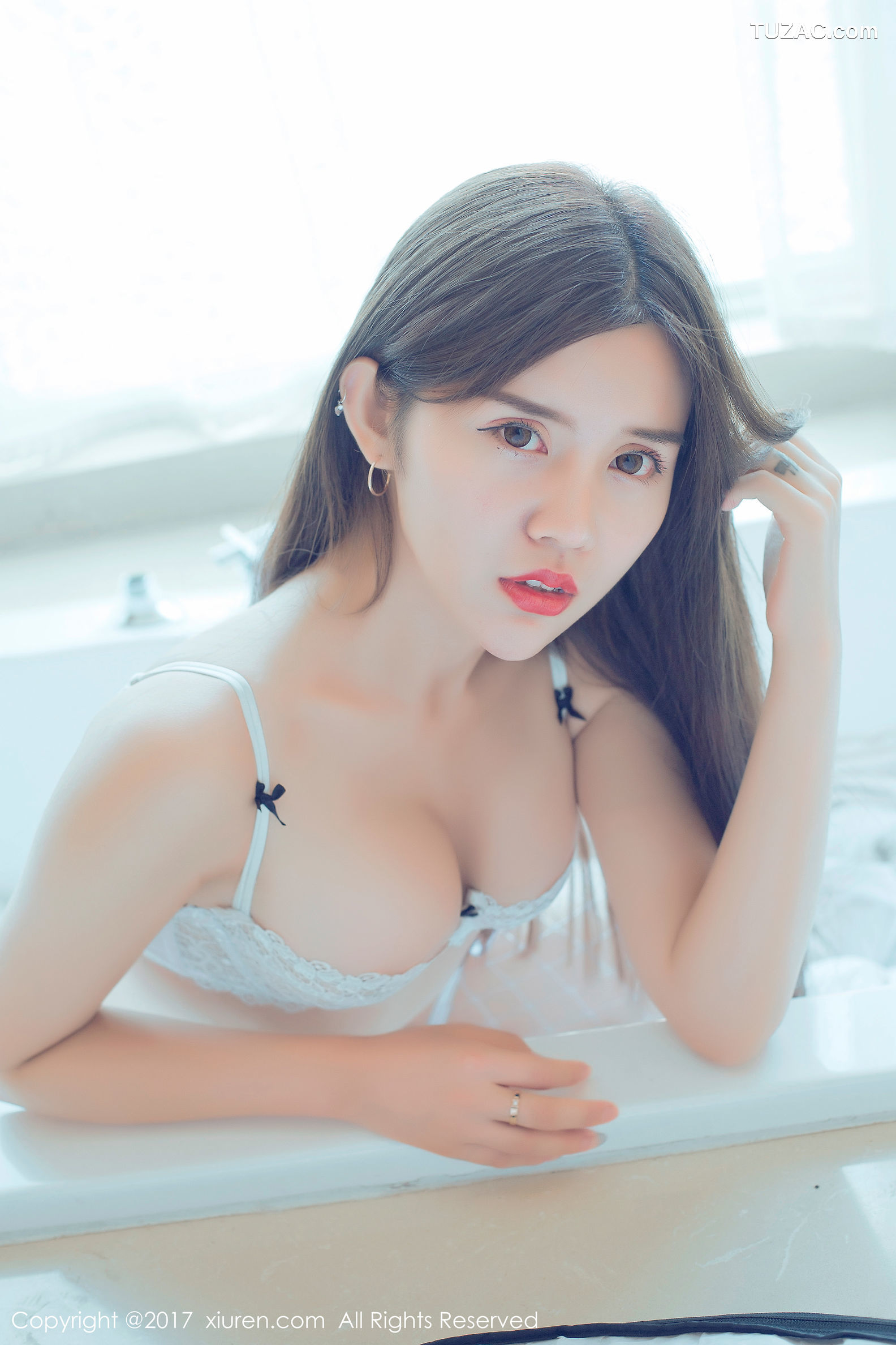 XiuRen秀人网-813-兔子Nina-《青春的诱惑和妩媚》-2017.09.11