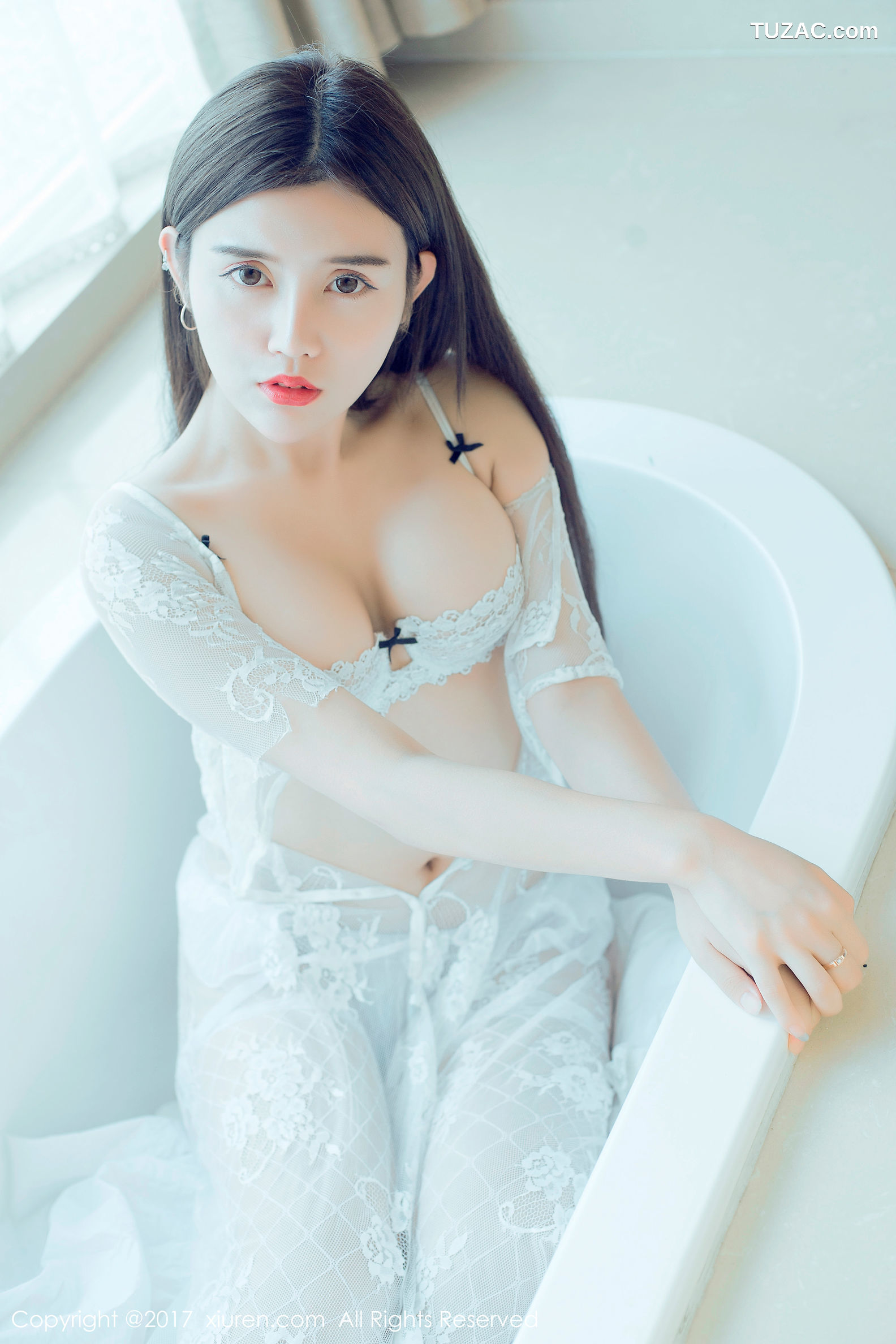 XiuRen秀人网-813-兔子Nina-《青春的诱惑和妩媚》-2017.09.11