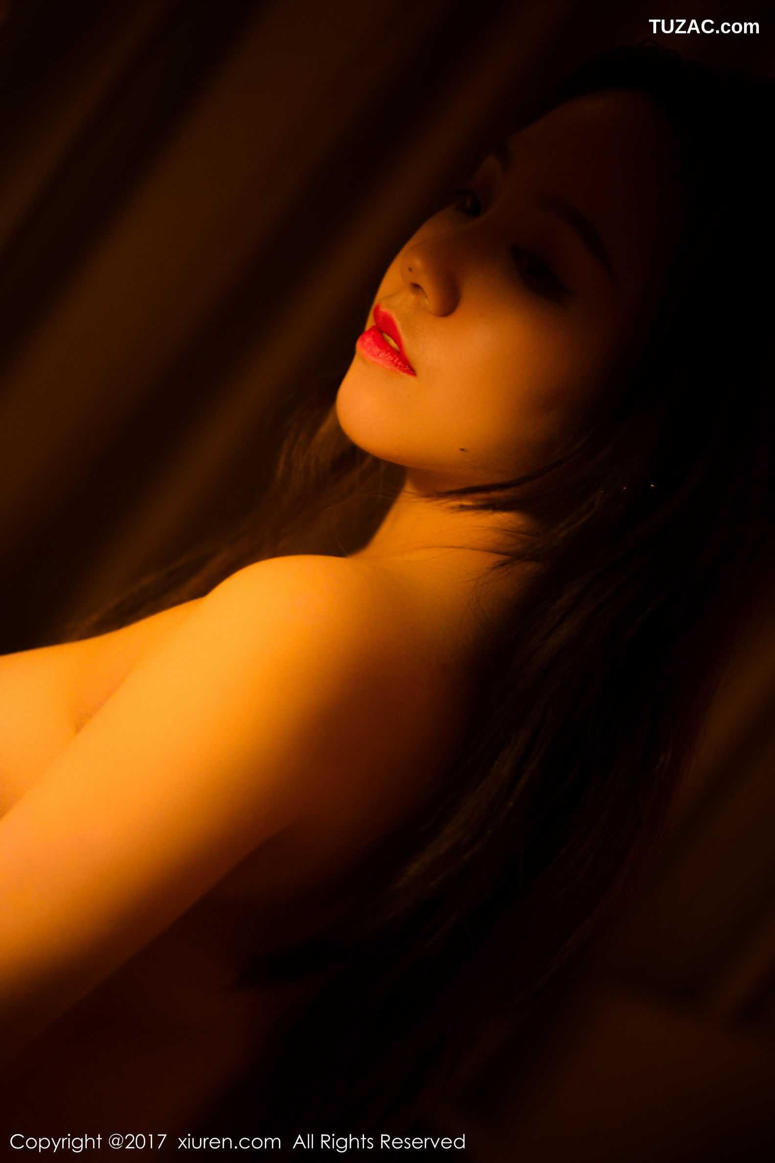 XiuRen秀人网-823-吃白菜的Vi菜菜-《性感女郎》-2017.09.28