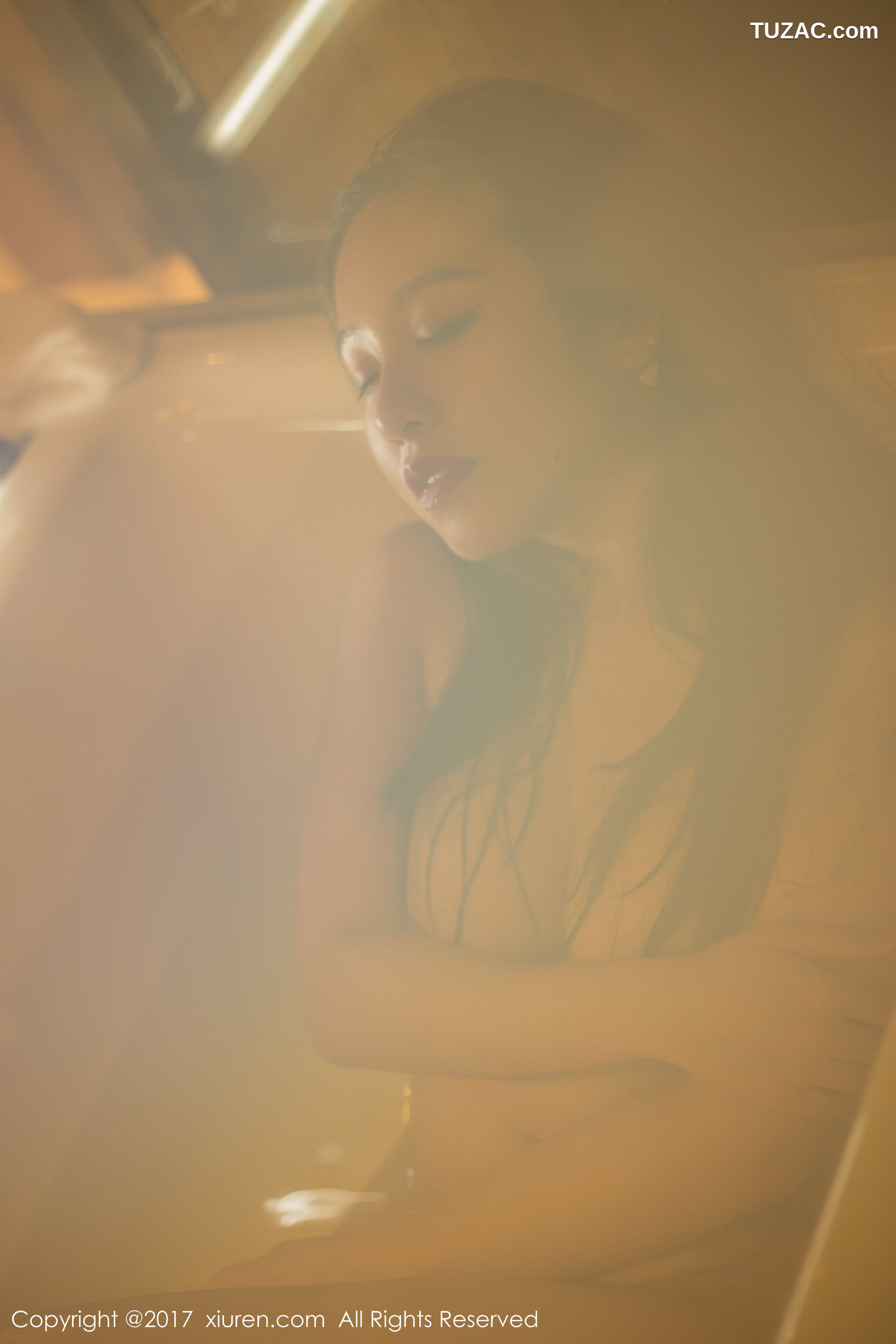 XiuRen秀人网-823-吃白菜的Vi菜菜-《性感女郎》-2017.09.28