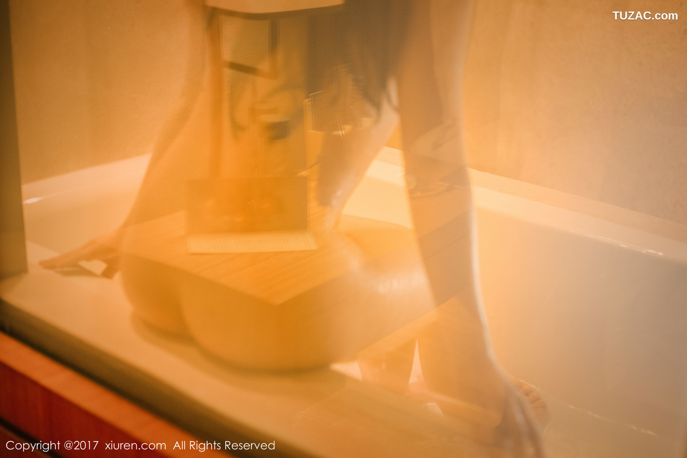 XiuRen秀人网-823-吃白菜的Vi菜菜-《性感女郎》-2017.09.28