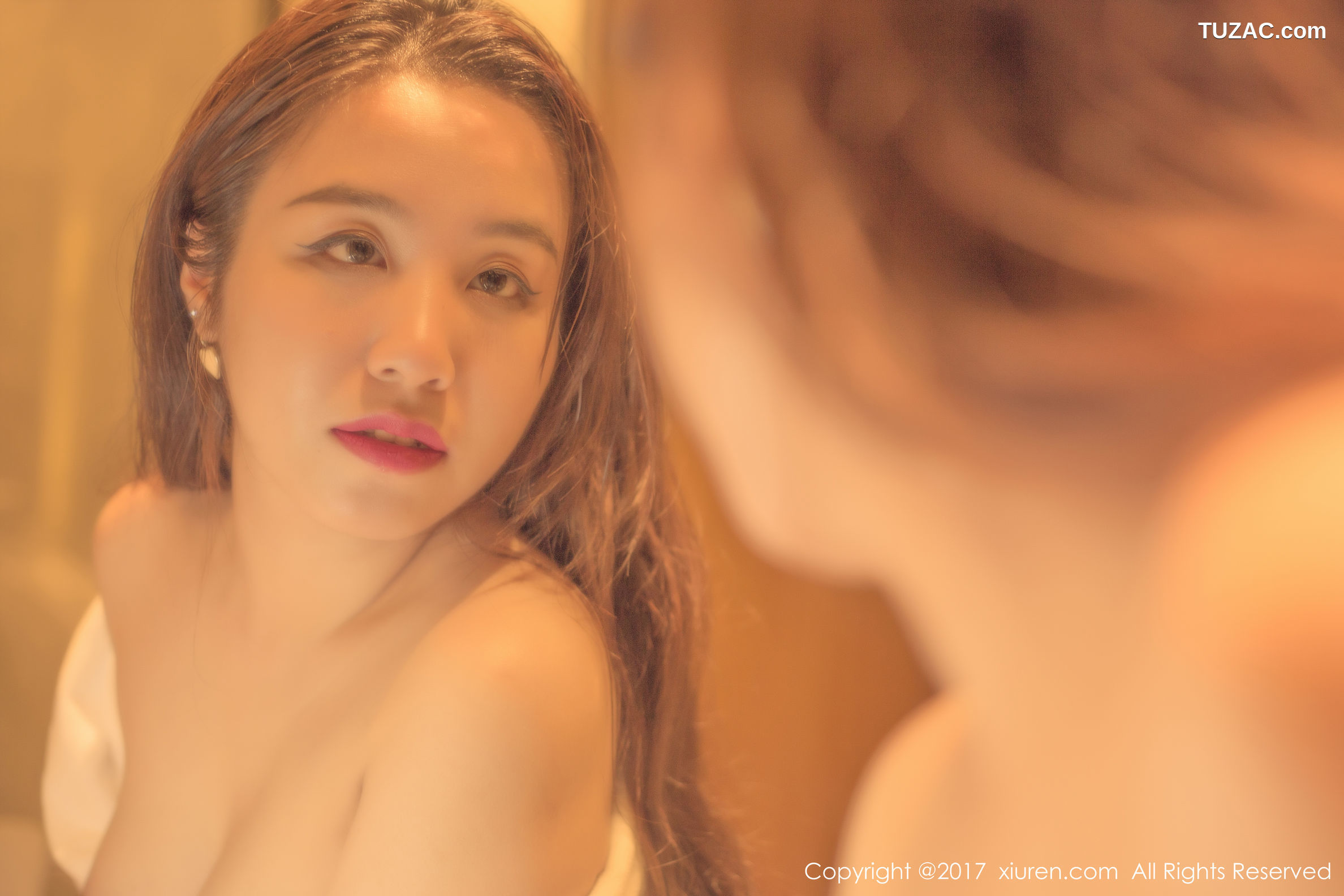 XiuRen秀人网-823-吃白菜的Vi菜菜-《性感女郎》-2017.09.28