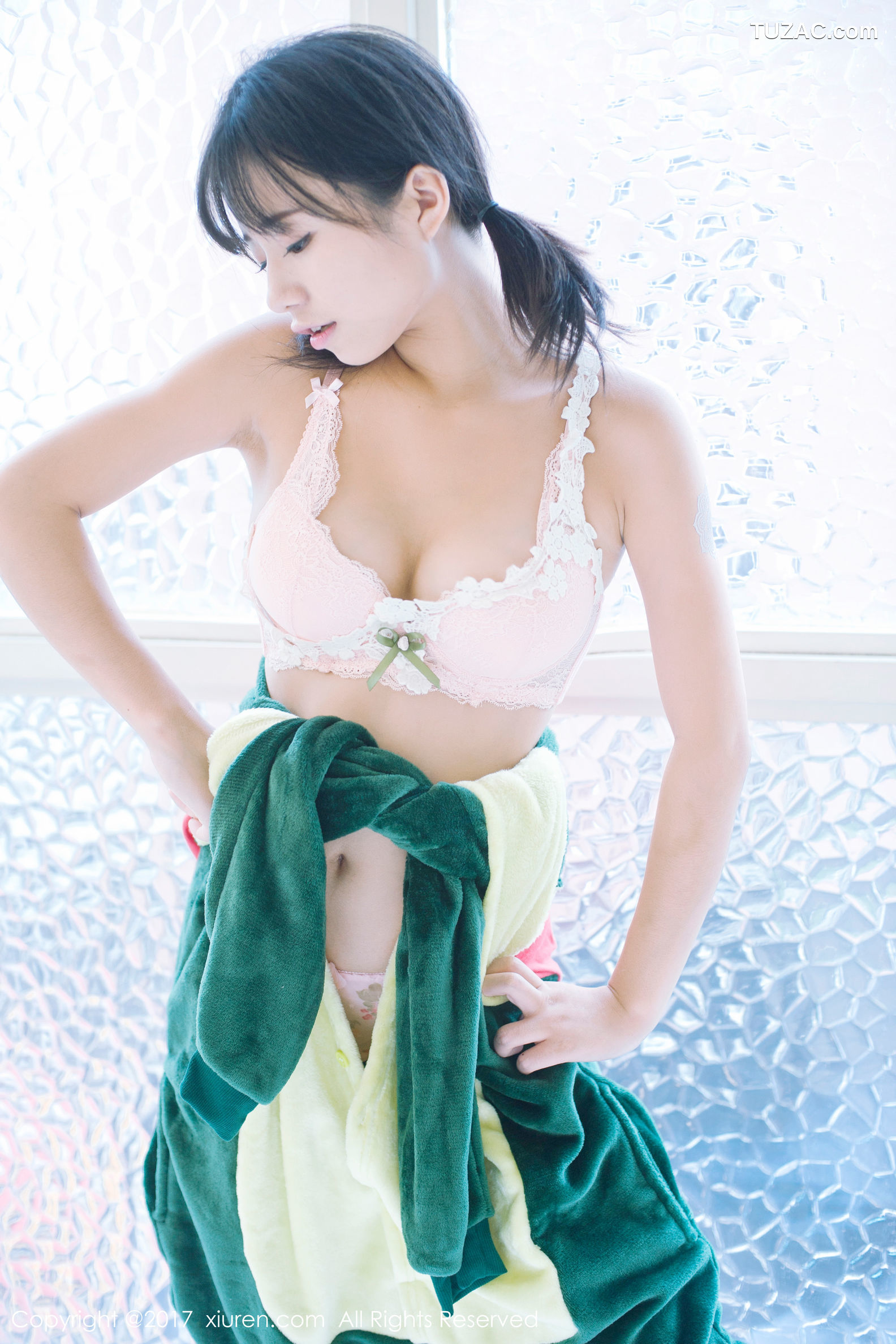 XiuRen秀人网-831-仓井优香-《小草莓小号系列和小恐龙睡袍》-2017.10.17