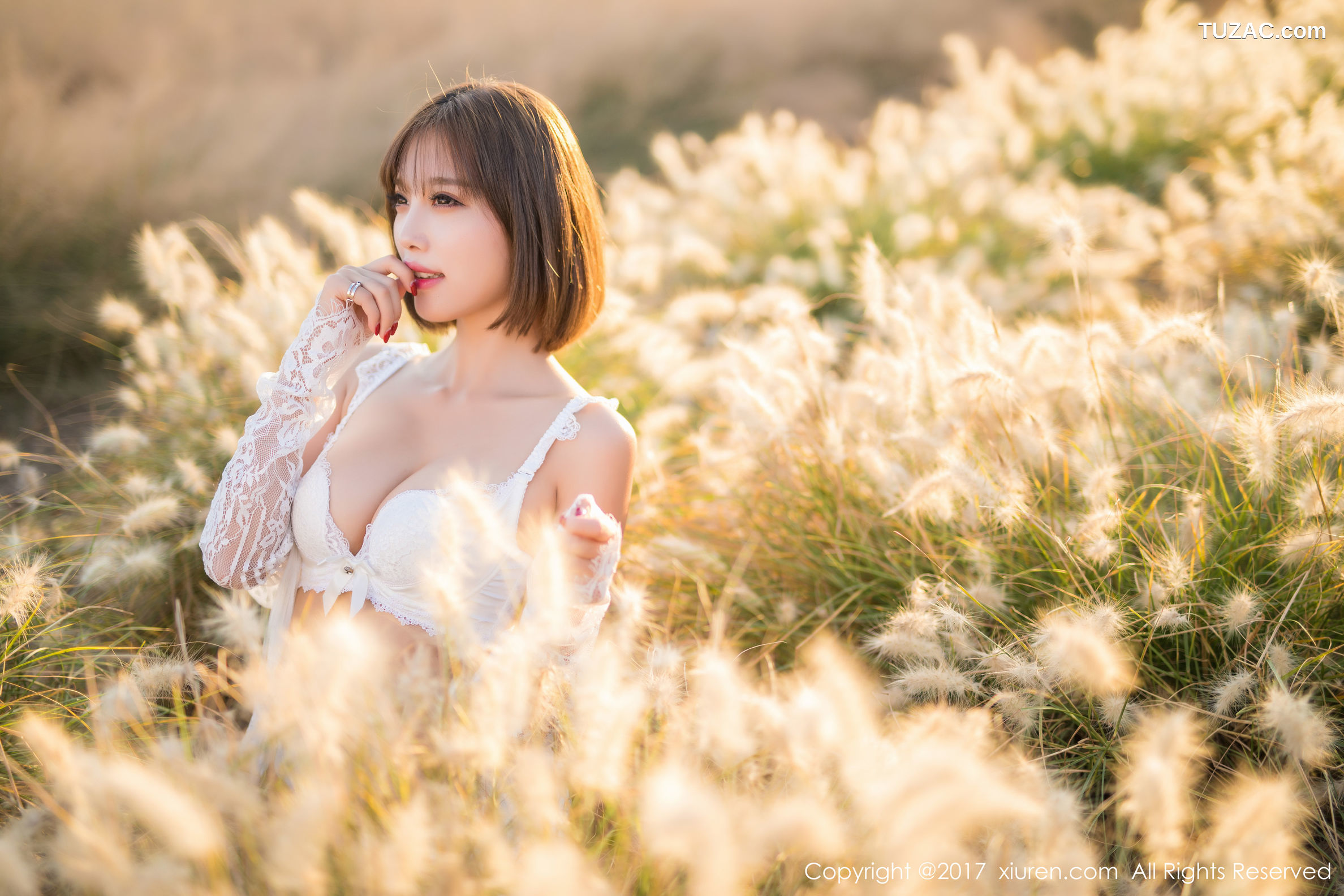 XiuRen秀人网-847-杨晨晨-甜美女神-《性感室外写真》-2017.11.08