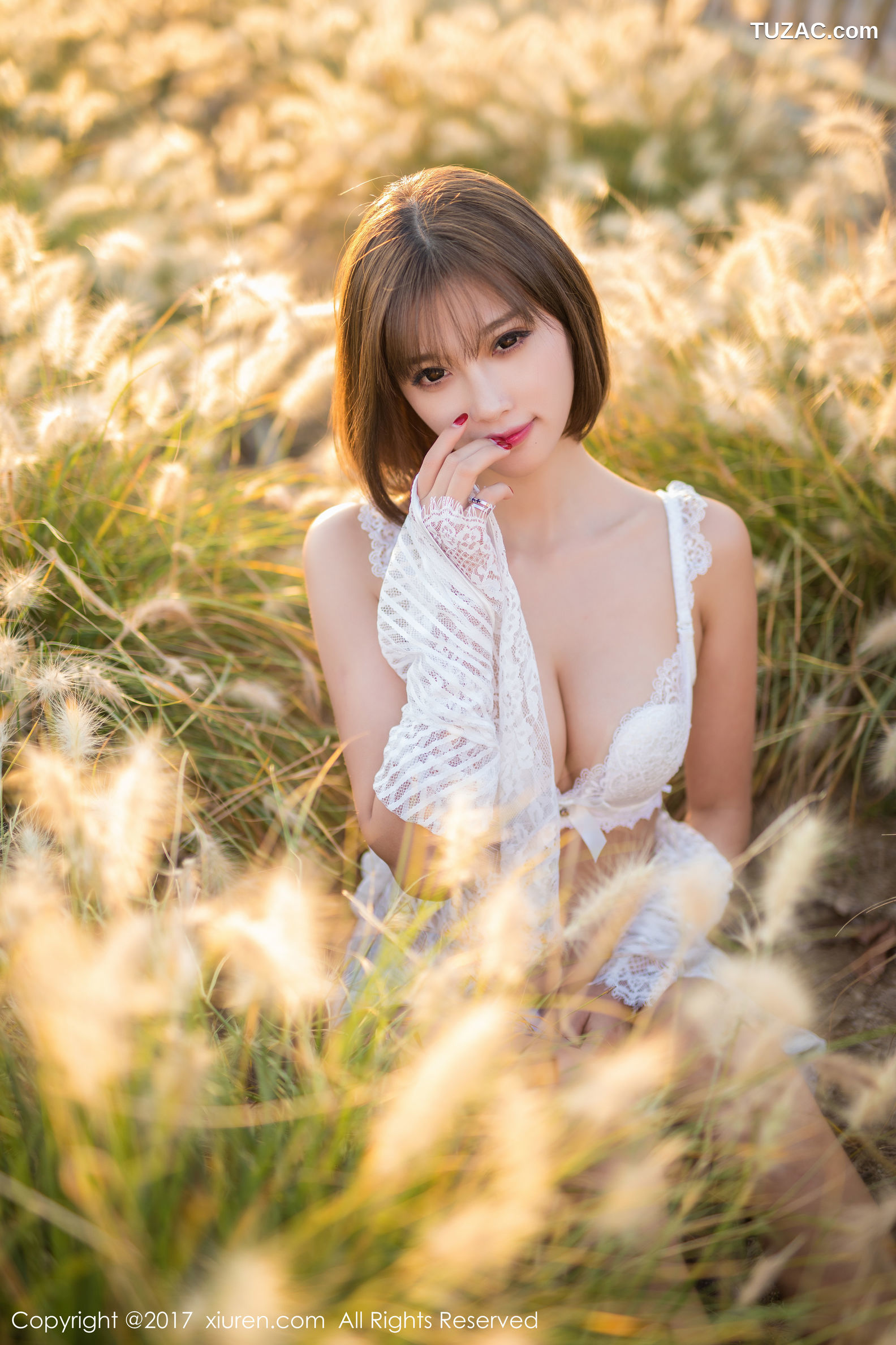 XiuRen秀人网-847-杨晨晨-甜美女神-《性感室外写真》-2017.11.08