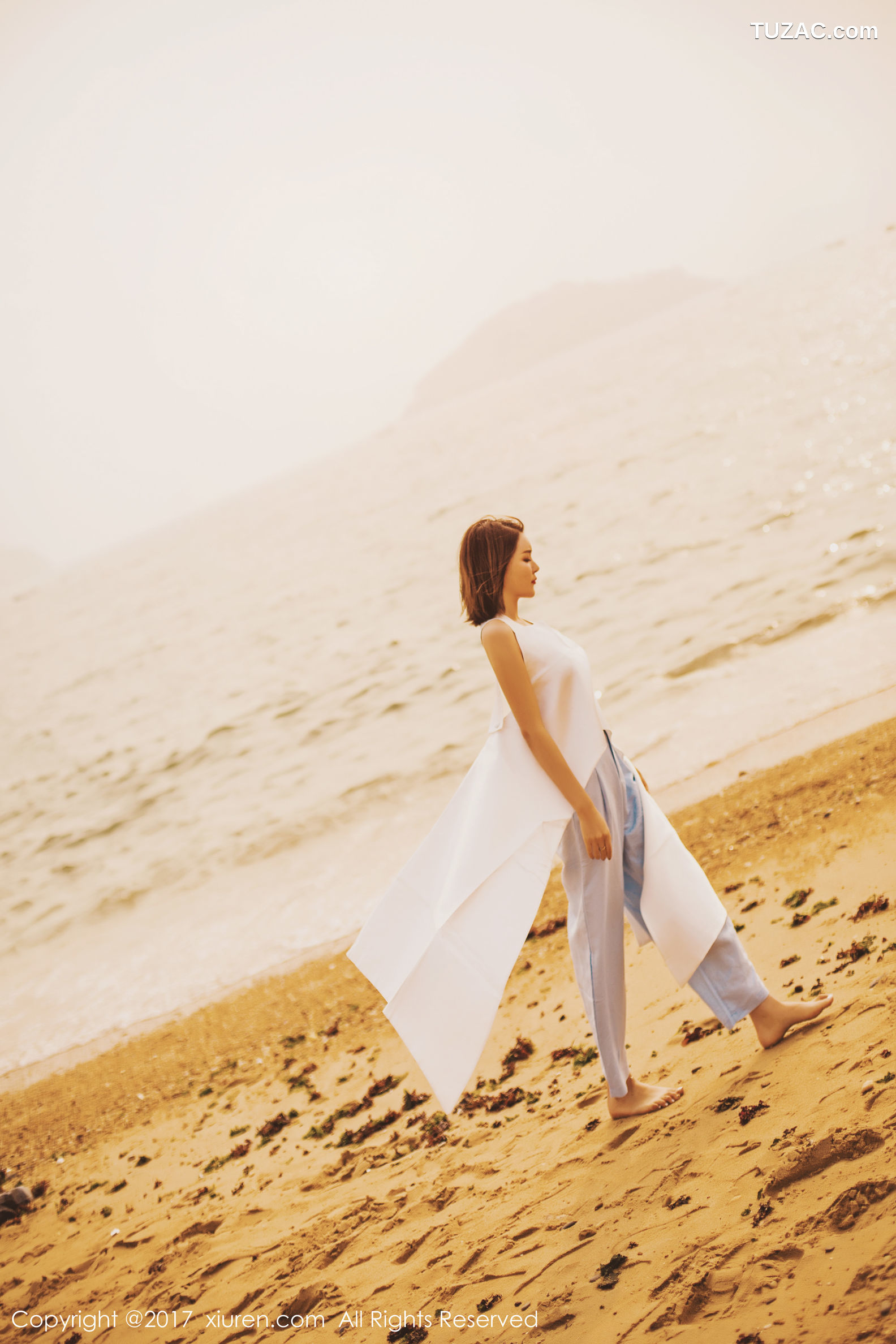 XiuRen秀人网-879-廿十-《海边唯美风-性感室内》-2017.12.25