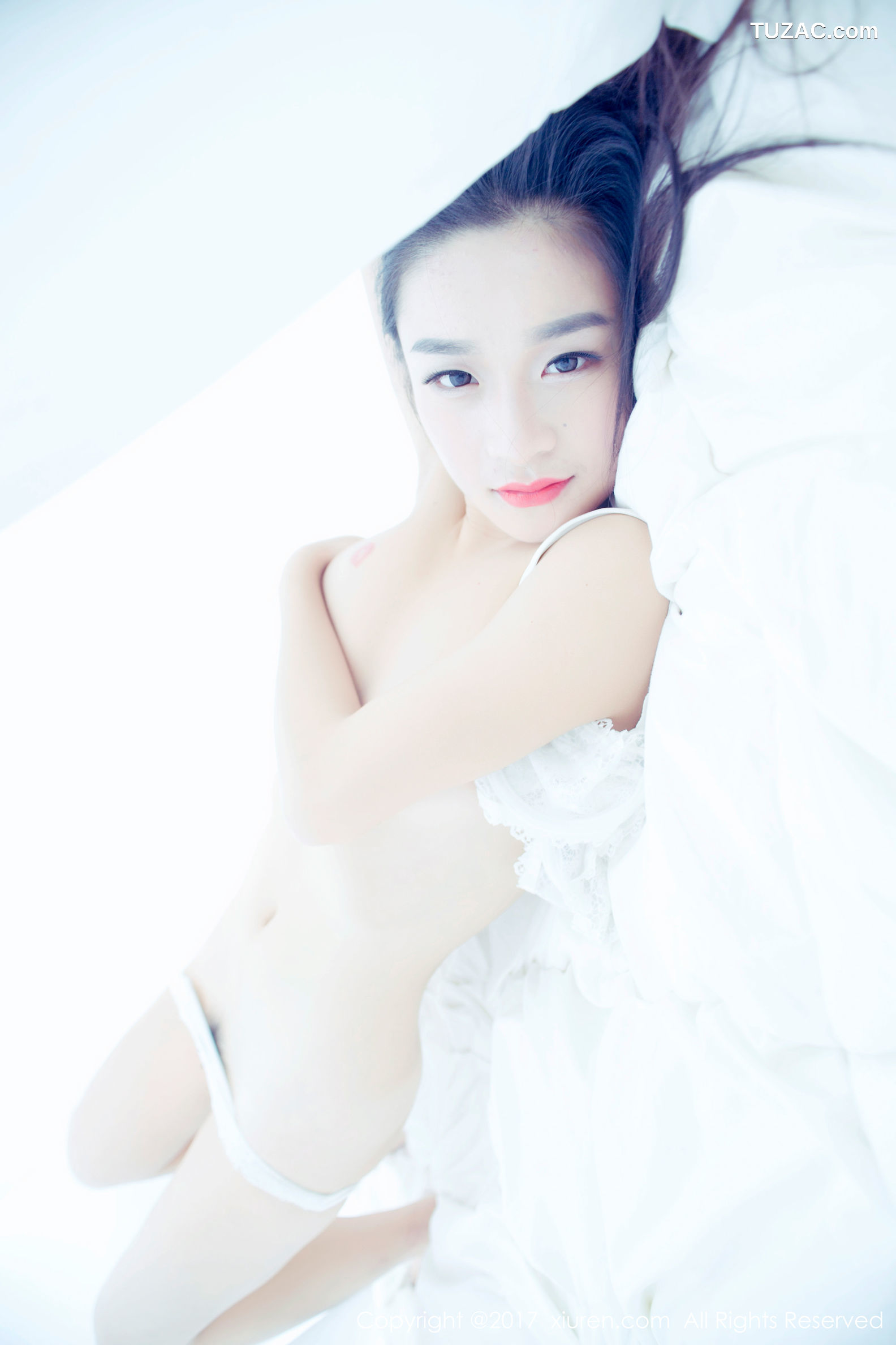 XiuRen秀人网-883-绮梦Cherish-《齐逼牛仔裤-翘臀-床单诱惑》-2017.12.29