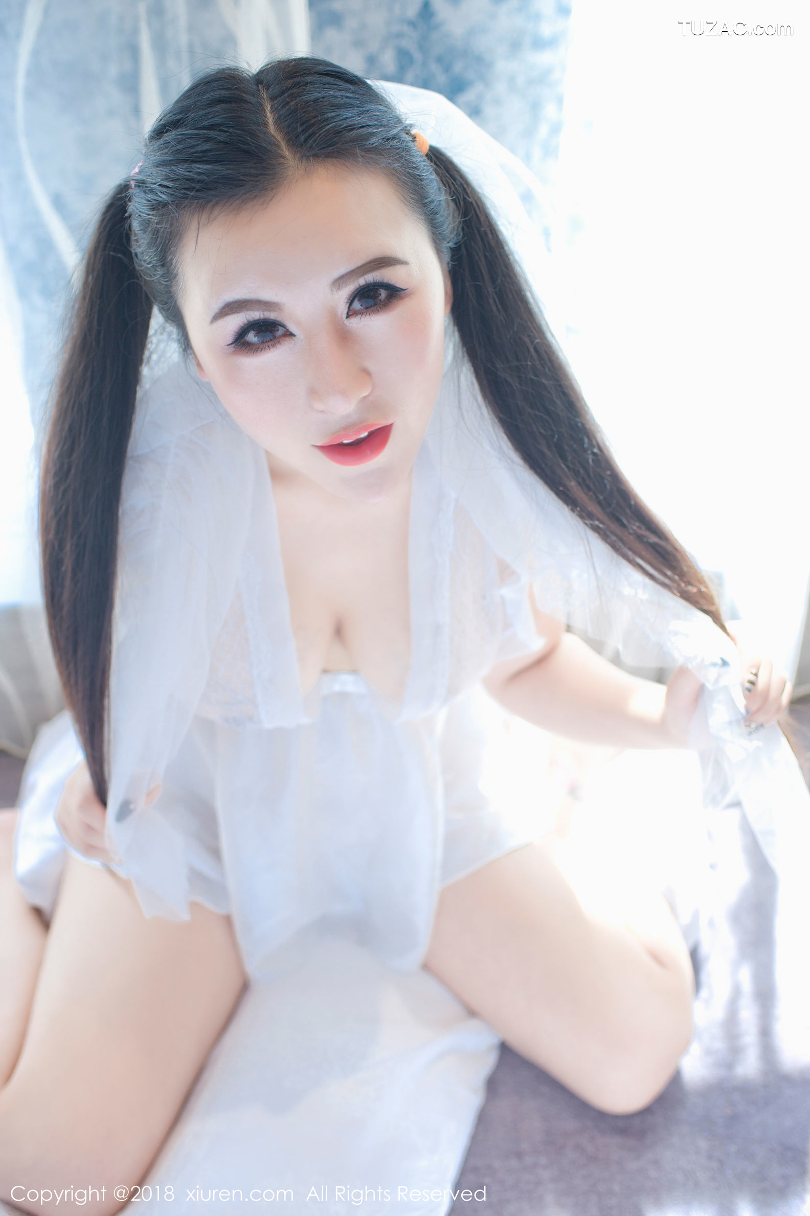 XiuRen秀人网-1034-Model伊若-《蕾丝开胸睡衣和蓝色死库水》-2018.06.04